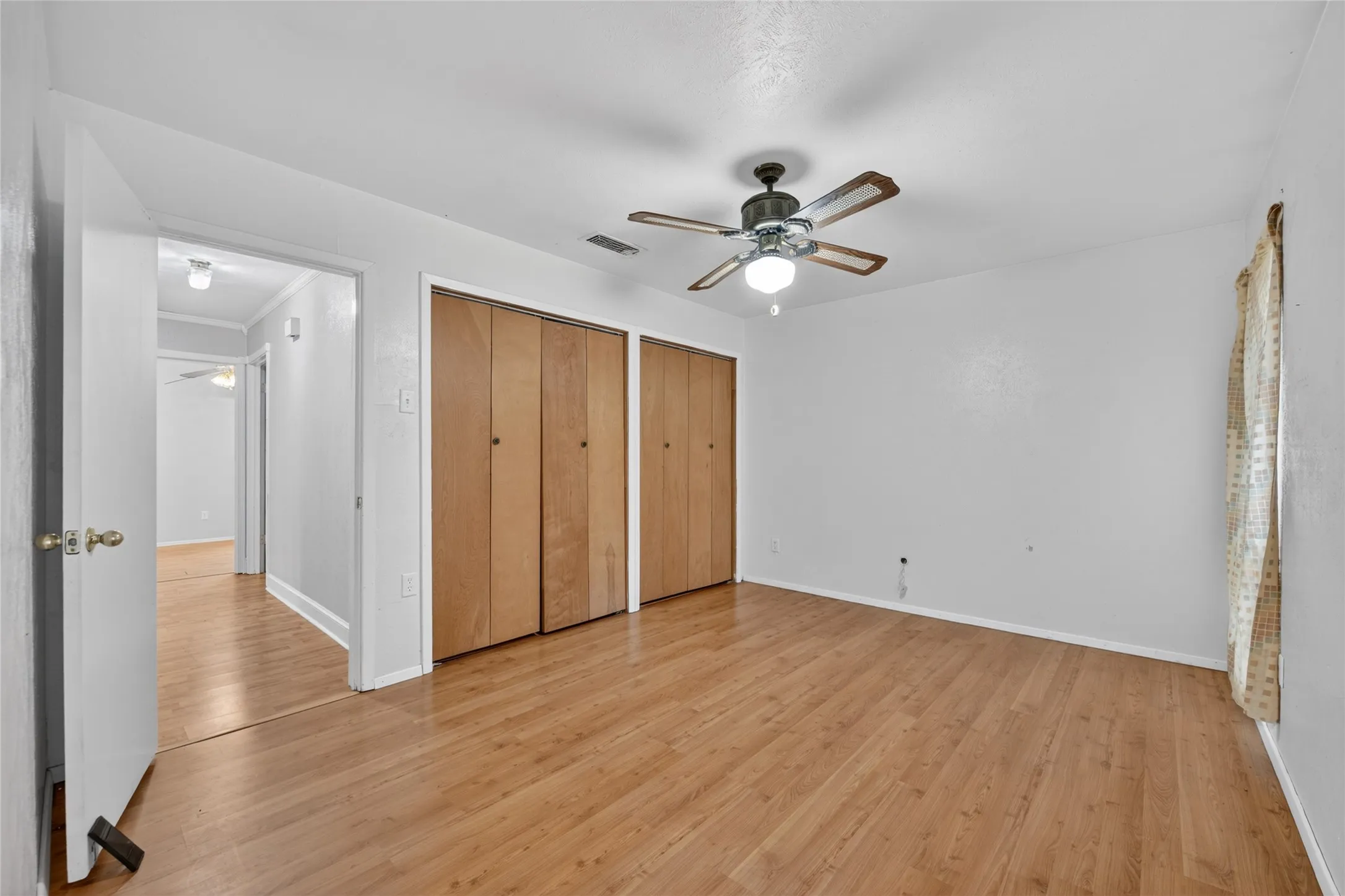 Single Family Residence For Sale in Tarrant County , 910 Kerry Street, Benbrook, Texas 76126, 4 Bedroom, 2 Bathroom, 2 Garage spaces, 1,451 Sqft, built in 1971, mls#21287185, Real Estate Agent in Benbrook, Homes For Sale in Tarrant county, Homes For Sale in Benbrook, Realtor in Benbrook Texas, Real Estate Brokerage Independent Realty Texas, Luminita Cordes Realtor