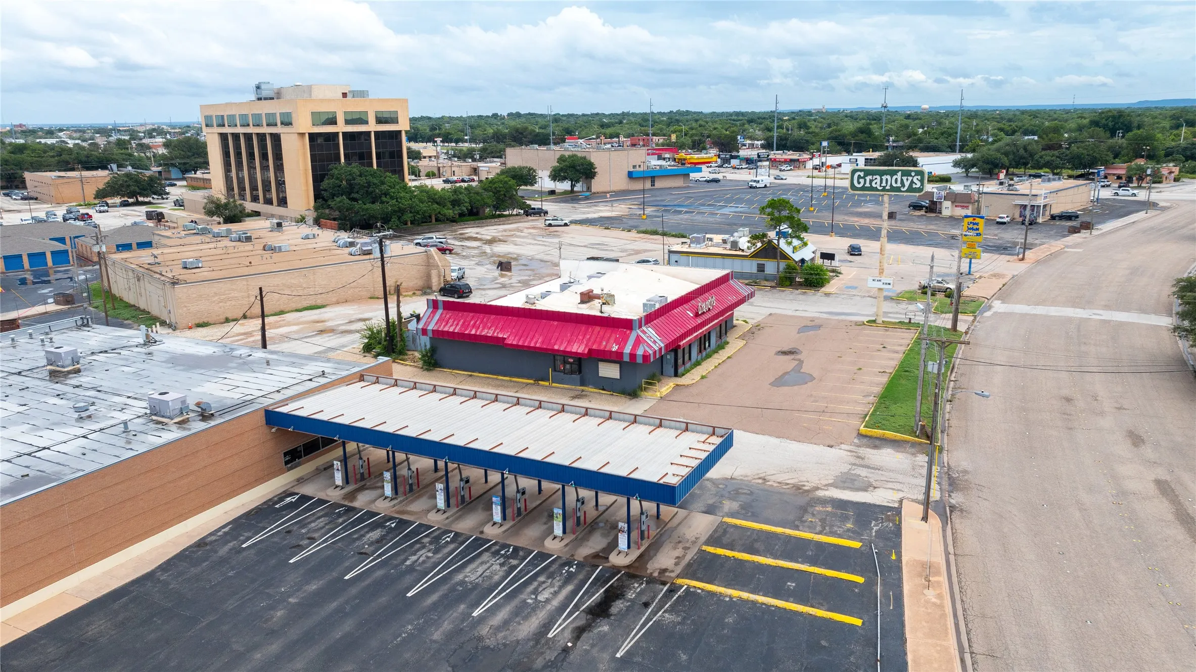 Retail For Sale in Taylor County , 401 Westwood Drive, Abilene, Texas 79603, 0, 0, Garage spaces, 0 Sqft, built in 1983, mls#21288484, Real Estate Agent in Abilene, Homes For Sale in Taylor county, Homes For Sale in Abilene, Realtor in Abilene Texas, Real Estate Brokerage Independent Realty Texas, Luminita Cordes Realtor