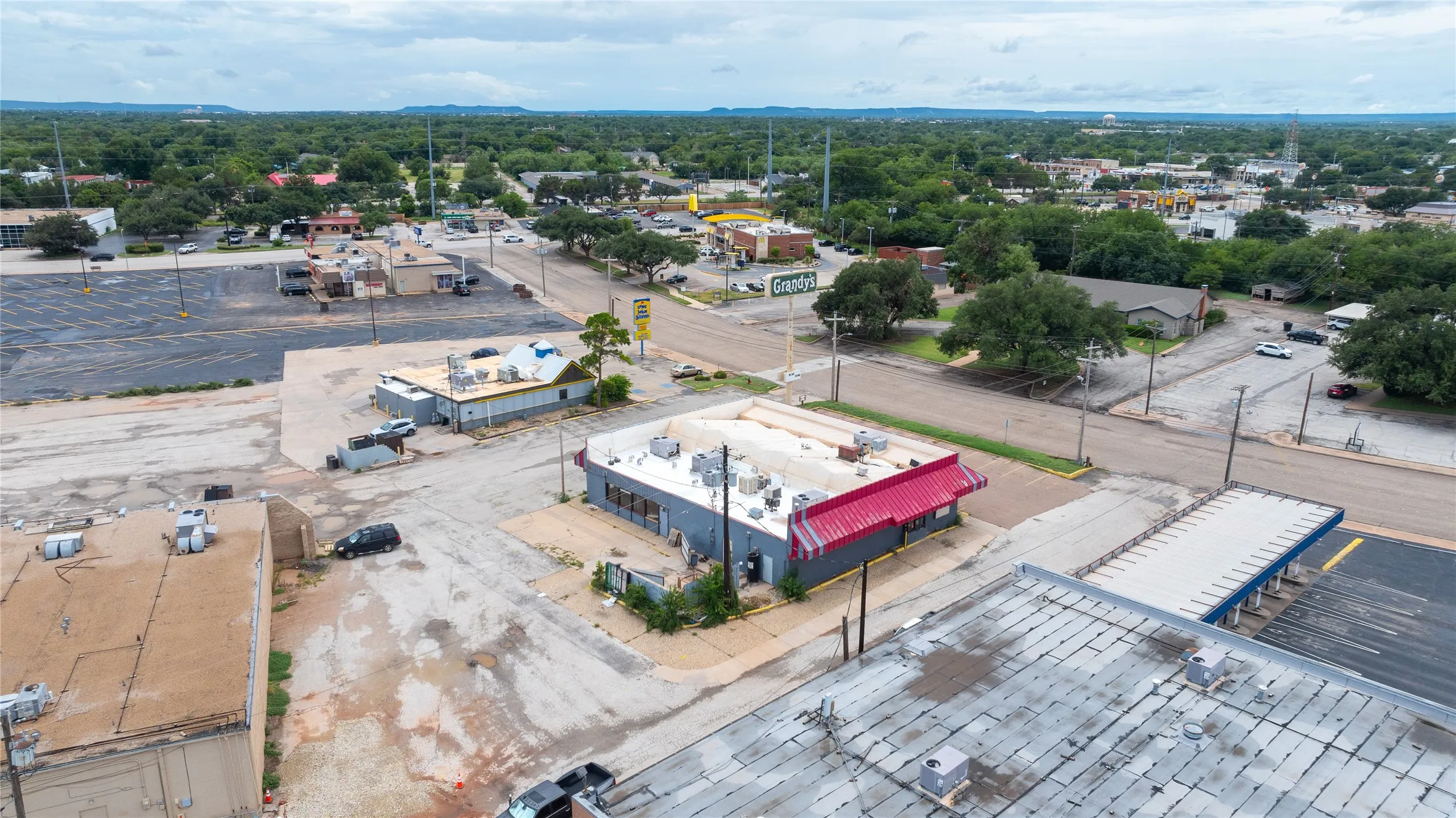 Retail For Sale in Taylor County , 401 Westwood Drive, Abilene, Texas 79603, 0, 0, Garage spaces, 0 Sqft, built in 1983, mls#21288484, Real Estate Agent in Abilene, Homes For Sale in Taylor county, Homes For Sale in Abilene, Realtor in Abilene Texas, Real Estate Brokerage Independent Realty Texas, Luminita Cordes Realtor