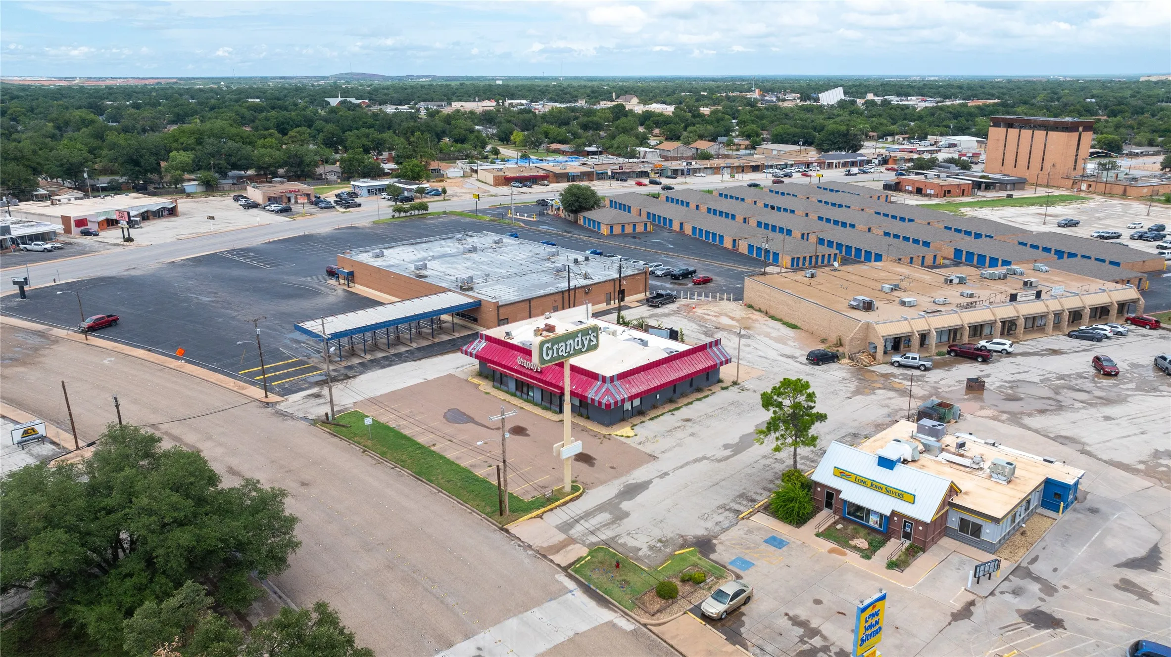 Retail For Sale in Taylor County , 401 Westwood Drive, Abilene, Texas 79603, 0, 0, Garage spaces, 0 Sqft, built in 1983, mls#21288484, Real Estate Agent in Abilene, Homes For Sale in Taylor county, Homes For Sale in Abilene, Realtor in Abilene Texas, Real Estate Brokerage Independent Realty Texas, Luminita Cordes Realtor