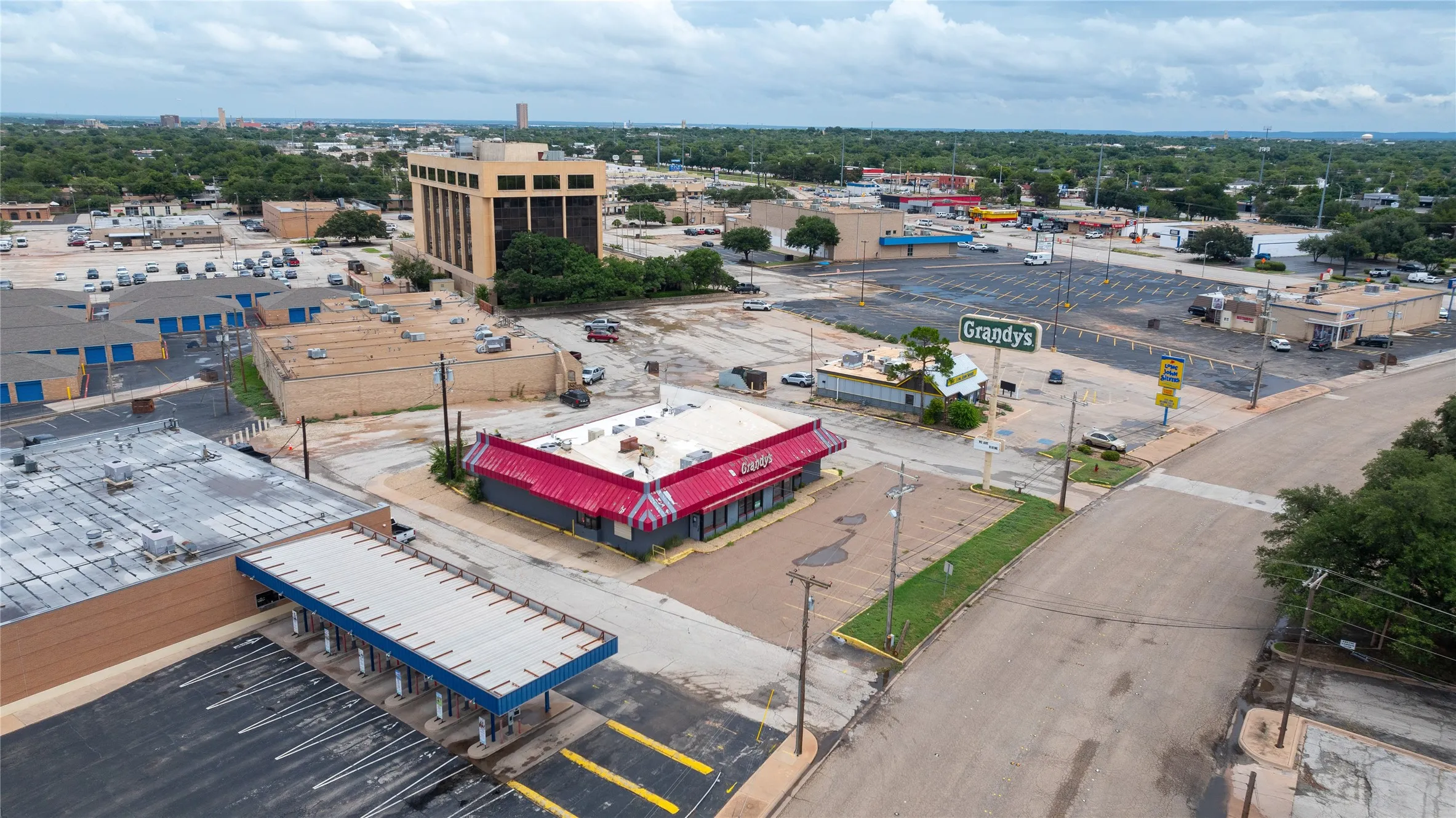 Retail For Sale in Taylor County , 401 Westwood Drive, Abilene, Texas 79603, 0, 0, Garage spaces, 0 Sqft, built in 1983, mls#21288484, Real Estate Agent in Abilene, Homes For Sale in Taylor county, Homes For Sale in Abilene, Realtor in Abilene Texas, Real Estate Brokerage Independent Realty Texas, Luminita Cordes Realtor
