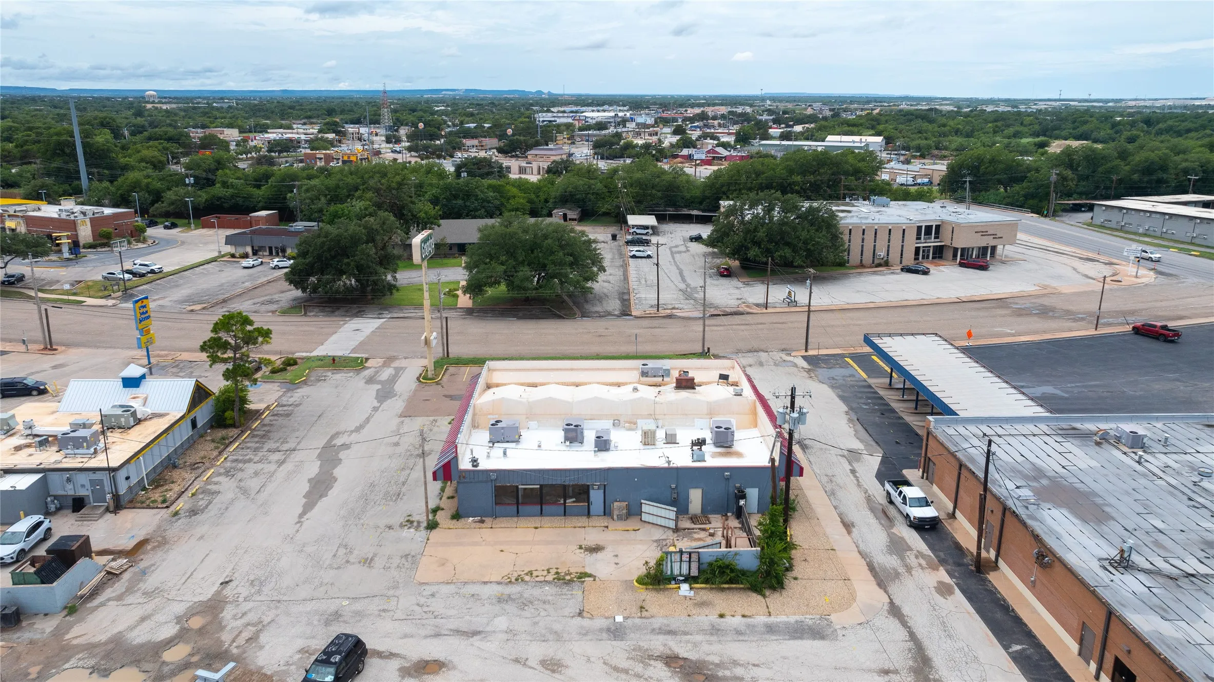 Retail For Sale in Taylor County , 401 Westwood Drive, Abilene, Texas 79603, 0, 0, Garage spaces, 0 Sqft, built in 1983, mls#21288484, Real Estate Agent in Abilene, Homes For Sale in Taylor county, Homes For Sale in Abilene, Realtor in Abilene Texas, Real Estate Brokerage Independent Realty Texas, Luminita Cordes Realtor