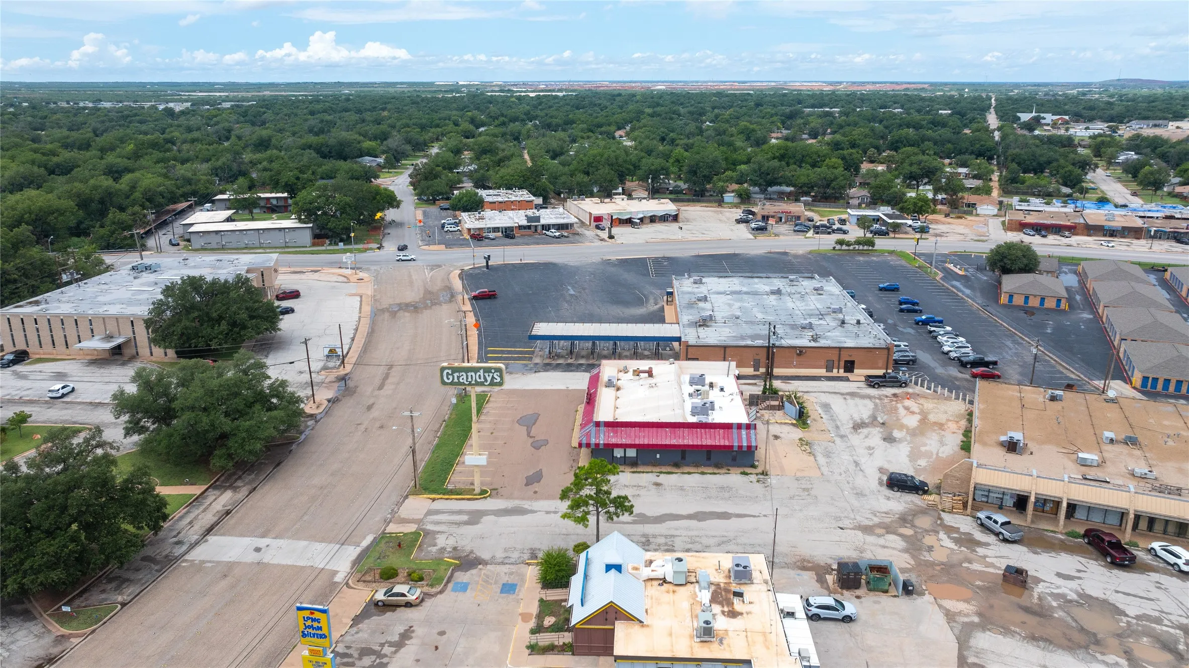 Retail For Sale in Taylor County , 401 Westwood Drive, Abilene, Texas 79603, 0, 0, Garage spaces, 0 Sqft, built in 1983, mls#21288484, Real Estate Agent in Abilene, Homes For Sale in Taylor county, Homes For Sale in Abilene, Realtor in Abilene Texas, Real Estate Brokerage Independent Realty Texas, Luminita Cordes Realtor