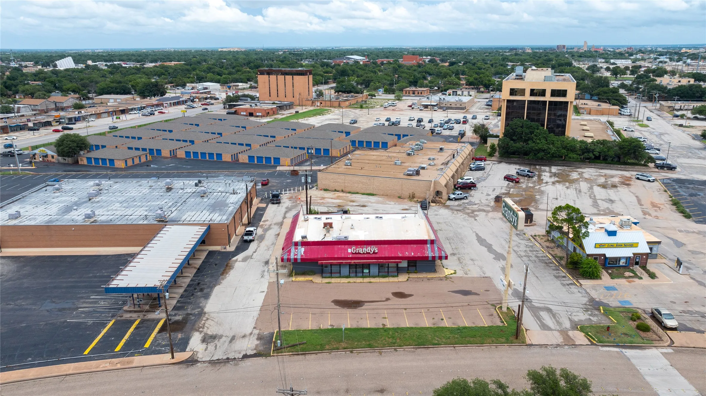 Retail For Sale in Taylor County , 401 Westwood Drive, Abilene, Texas 79603, 0, 0, Garage spaces, 0 Sqft, built in 1983, mls#21288484, Real Estate Agent in Abilene, Homes For Sale in Taylor county, Homes For Sale in Abilene, Realtor in Abilene Texas, Real Estate Brokerage Independent Realty Texas, Luminita Cordes Realtor