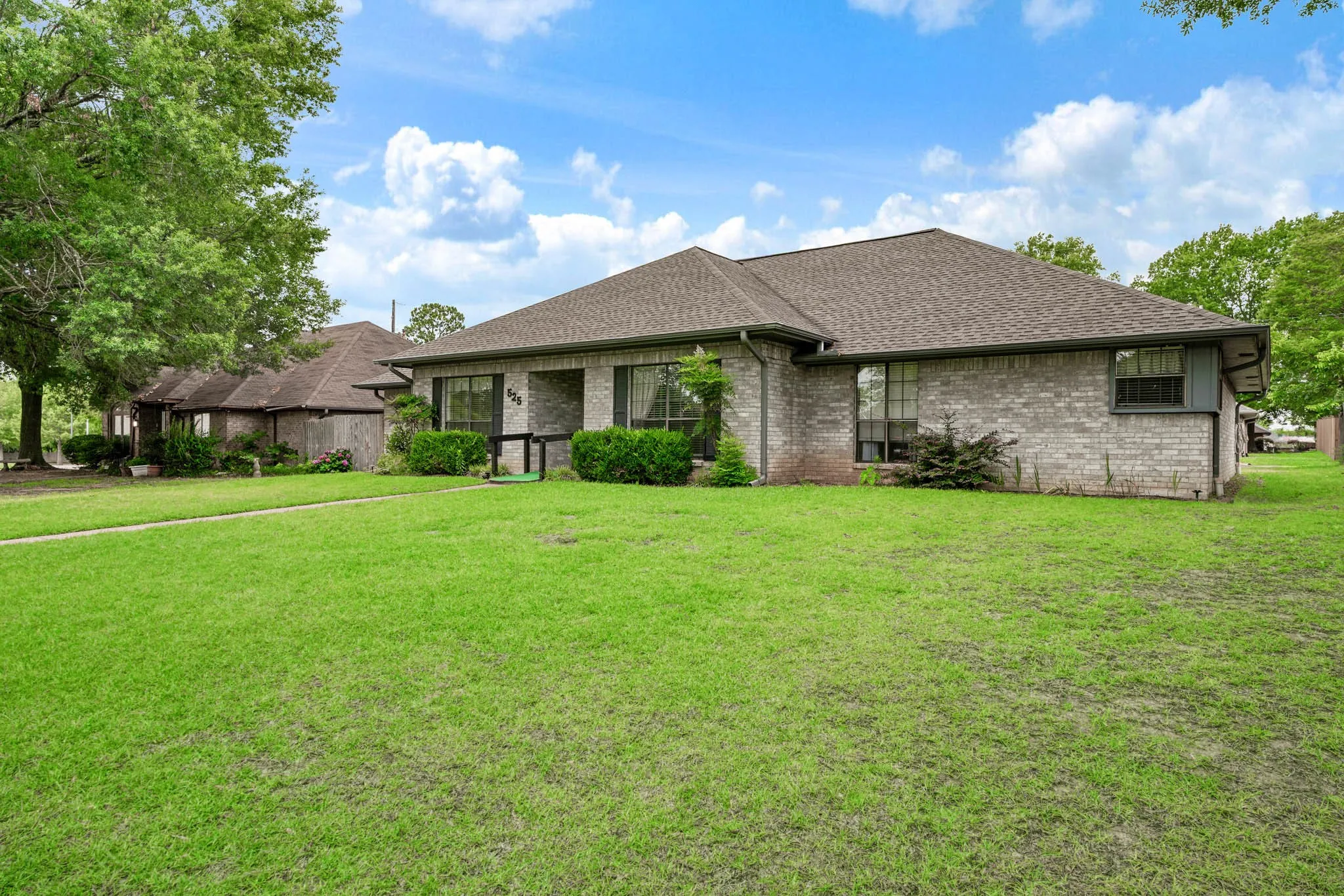 Single Family Residence For Sale in Lamar County , 525 Medalist Street, Paris, Texas 75460, 3 Bedroom, 2 Bathroom, 2 Garage spaces, 1,929 Sqft, built in 0, mls#21290600, Real Estate Agent in Paris, Homes For Sale in Lamar county, Homes For Sale in Paris, Realtor in Paris Texas, Real Estate Brokerage Independent Realty Texas, Luminita Cordes Realtor
