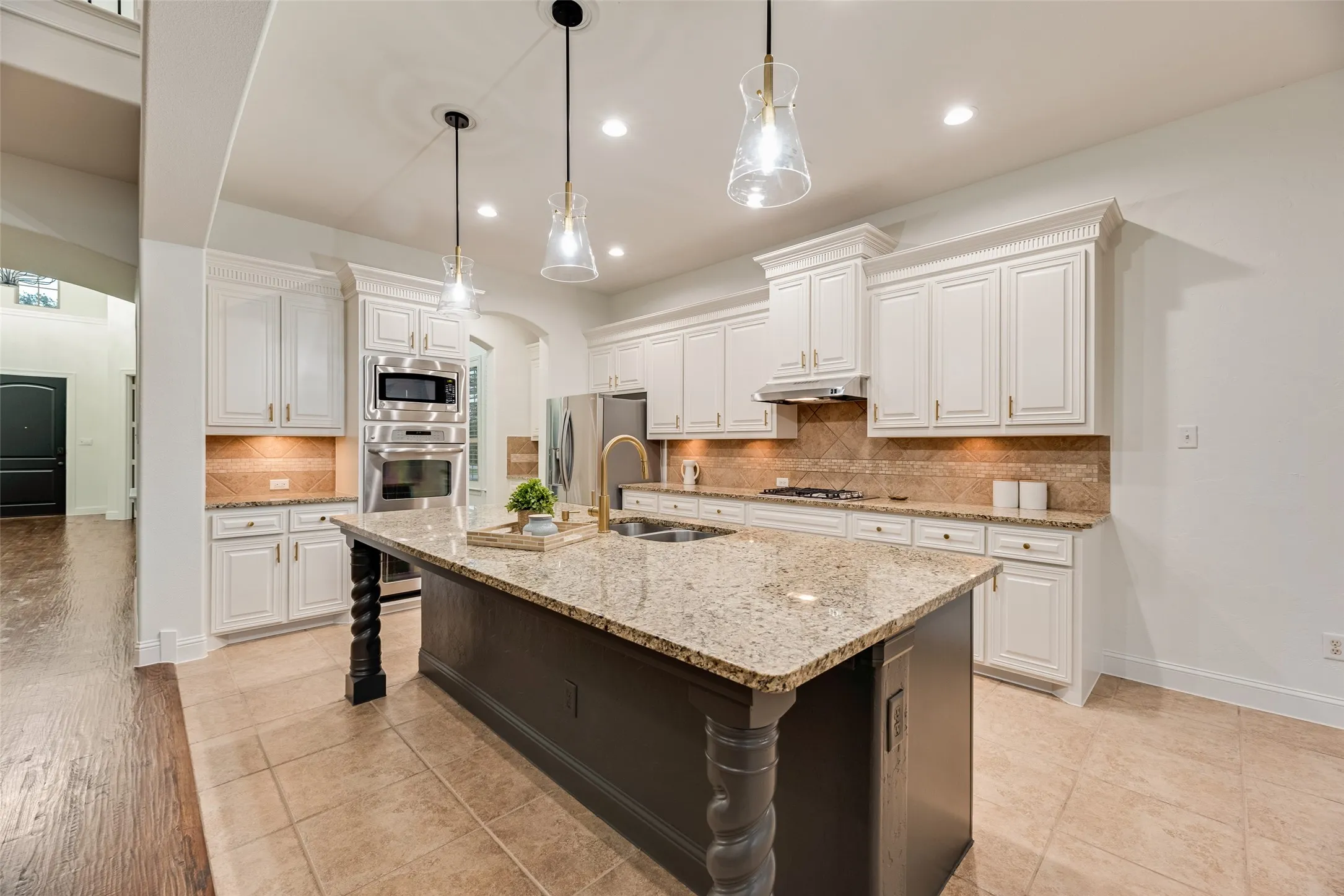 Single Family Residence For Sale in Tarrant County , 1424 Latigo Lane, Keller, Texas 76248, 5 Bedroom, 4 Bathroom, 3 Garage spaces, 4,850 Sqft, built in 2009, mls#21290888, Real Estate Agent in Keller, Homes For Sale in Tarrant county, Homes For Sale in Keller, Realtor in Keller Texas, Real Estate Brokerage Independent Realty Texas, Luminita Cordes Realtor