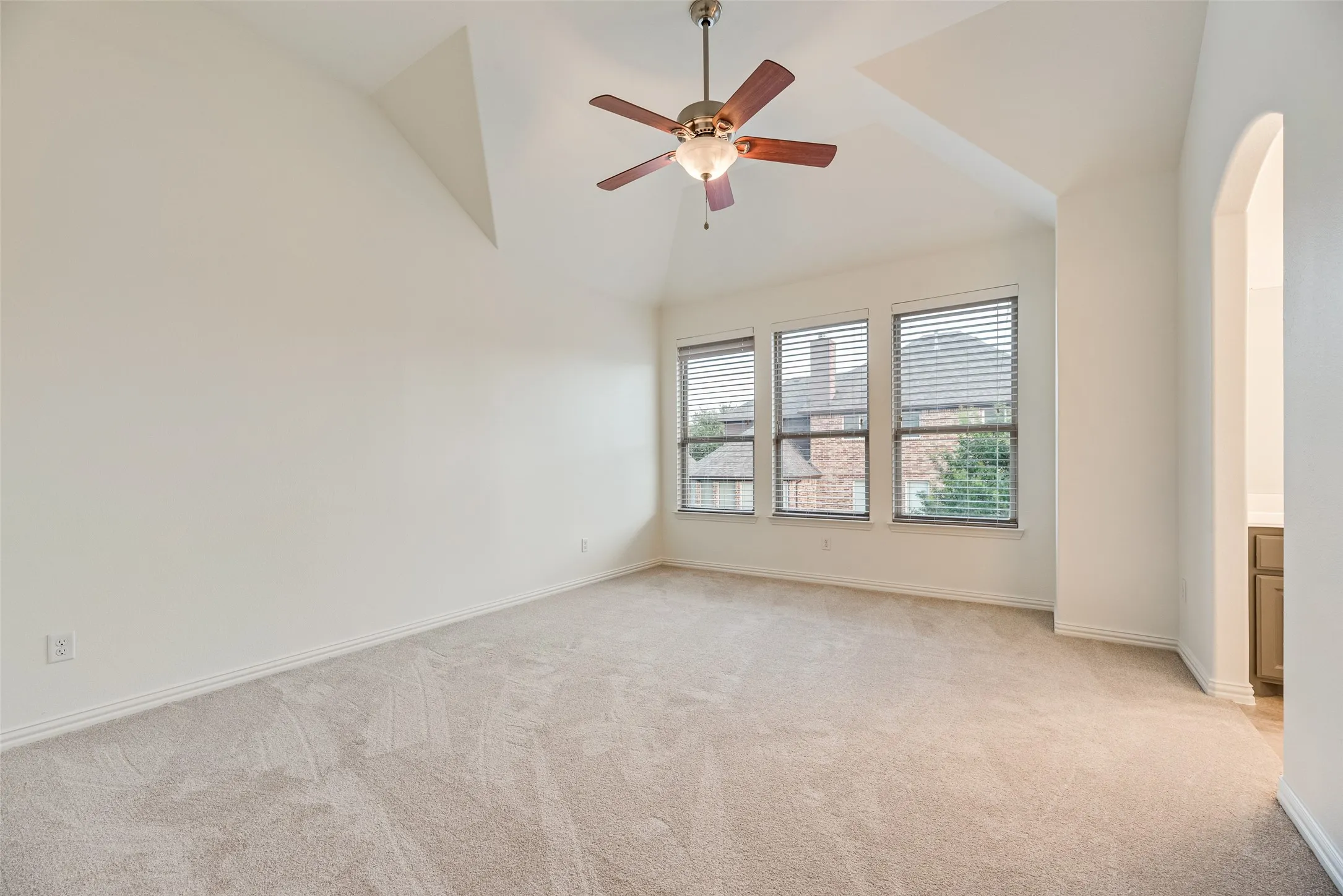 Single Family Residence For Sale in Tarrant County , 1424 Latigo Lane, Keller, Texas 76248, 5 Bedroom, 4 Bathroom, 3 Garage spaces, 4,850 Sqft, built in 2009, mls#21290888, Real Estate Agent in Keller, Homes For Sale in Tarrant county, Homes For Sale in Keller, Realtor in Keller Texas, Real Estate Brokerage Independent Realty Texas, Luminita Cordes Realtor