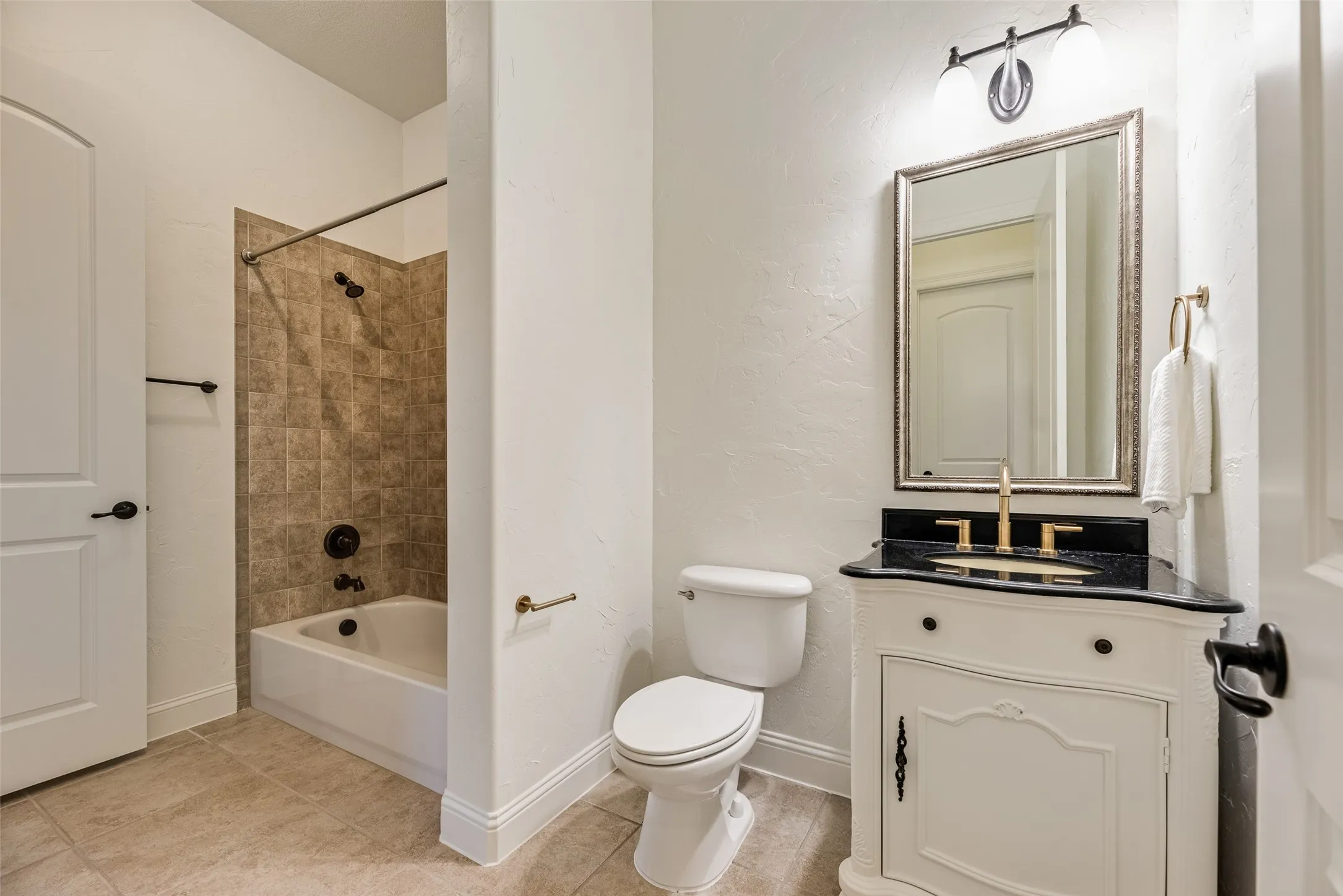 Single Family Residence For Sale in Tarrant County , 1424 Latigo Lane, Keller, Texas 76248, 5 Bedroom, 4 Bathroom, 3 Garage spaces, 4,850 Sqft, built in 2009, mls#21290888, Real Estate Agent in Keller, Homes For Sale in Tarrant county, Homes For Sale in Keller, Realtor in Keller Texas, Real Estate Brokerage Independent Realty Texas, Luminita Cordes Realtor
