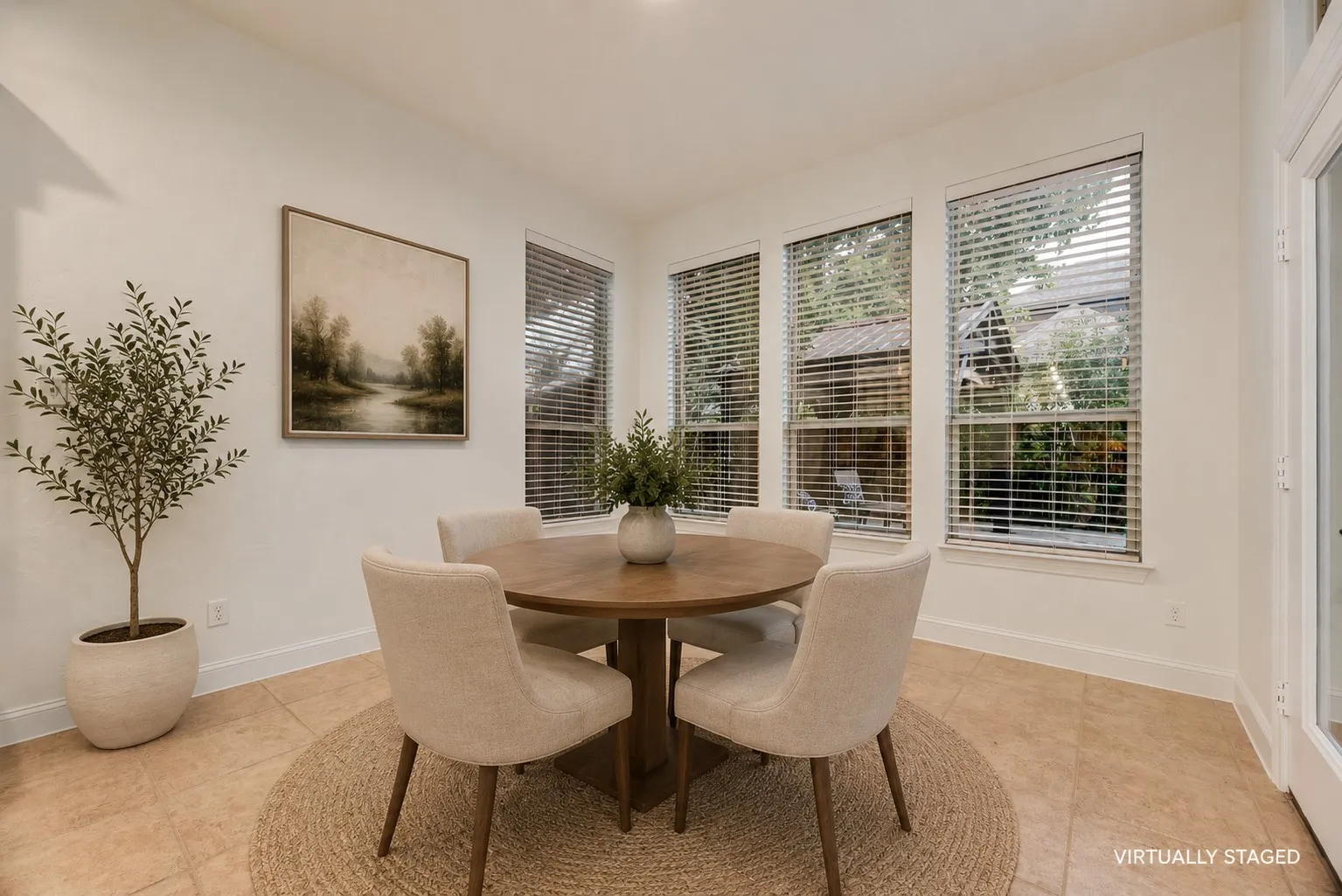 Breakfast room - virtually staged