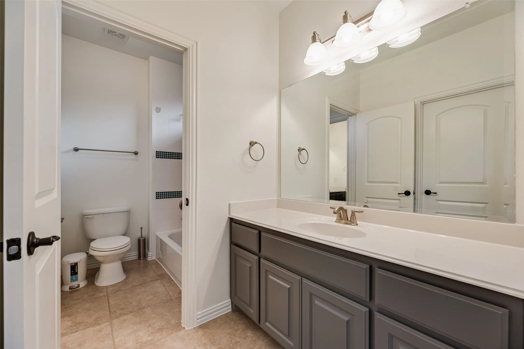 Single Family Residence For Sale in Tarrant County , 1424 Latigo Lane, Keller, Texas 76248, 5 Bedroom, 4 Bathroom, 3 Garage spaces, 4,850 Sqft, built in 2009, mls#21290888, Real Estate Agent in Keller, Homes For Sale in Tarrant county, Homes For Sale in Keller, Realtor in Keller Texas, Real Estate Brokerage Independent Realty Texas, Luminita Cordes Realtor