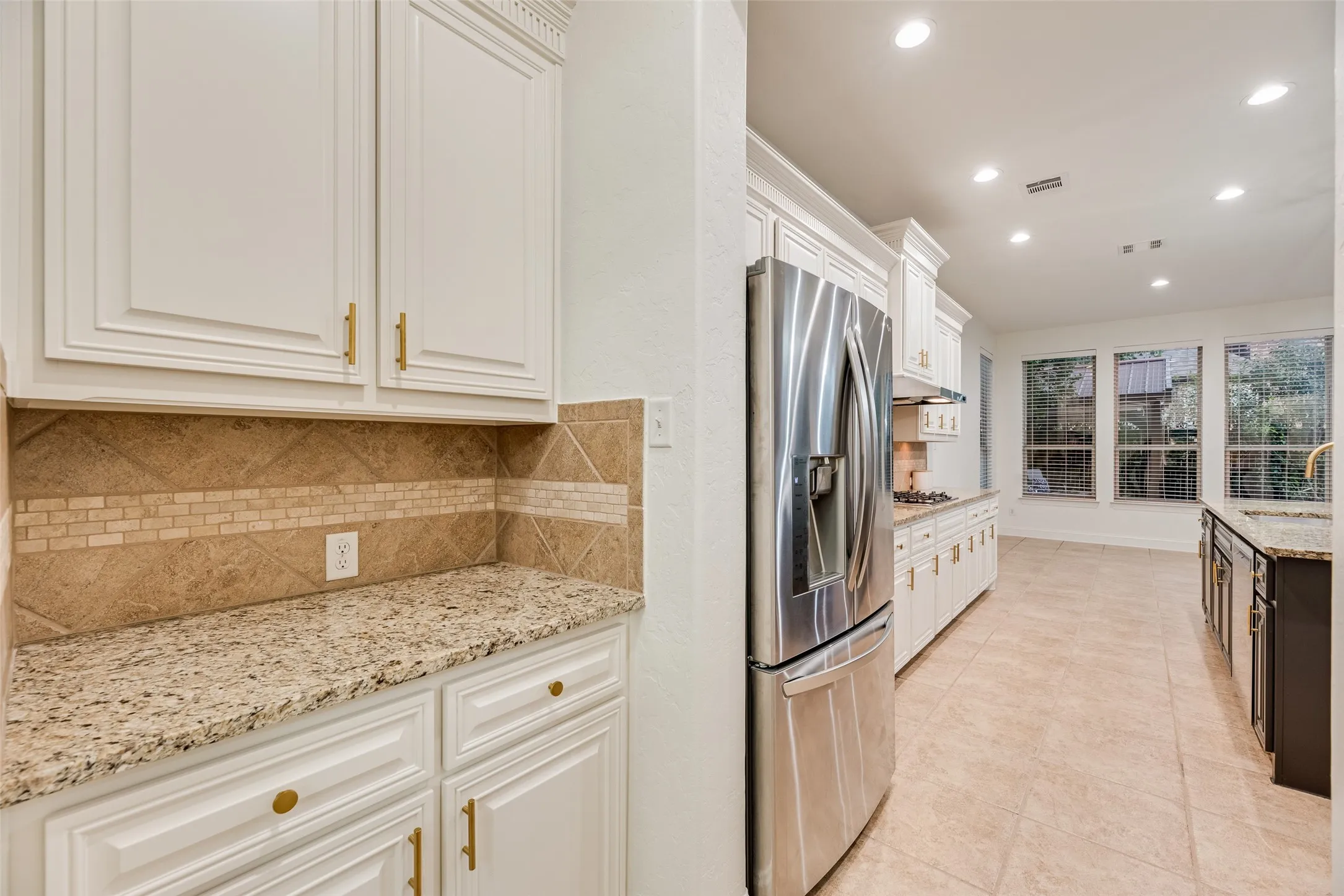 Single Family Residence For Sale in Tarrant County , 1424 Latigo Lane, Keller, Texas 76248, 5 Bedroom, 4 Bathroom, 3 Garage spaces, 4,850 Sqft, built in 2009, mls#21290888, Real Estate Agent in Keller, Homes For Sale in Tarrant county, Homes For Sale in Keller, Realtor in Keller Texas, Real Estate Brokerage Independent Realty Texas, Luminita Cordes Realtor