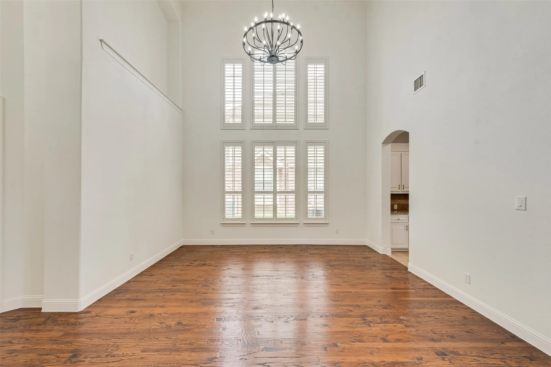 Another view of dining room without staging