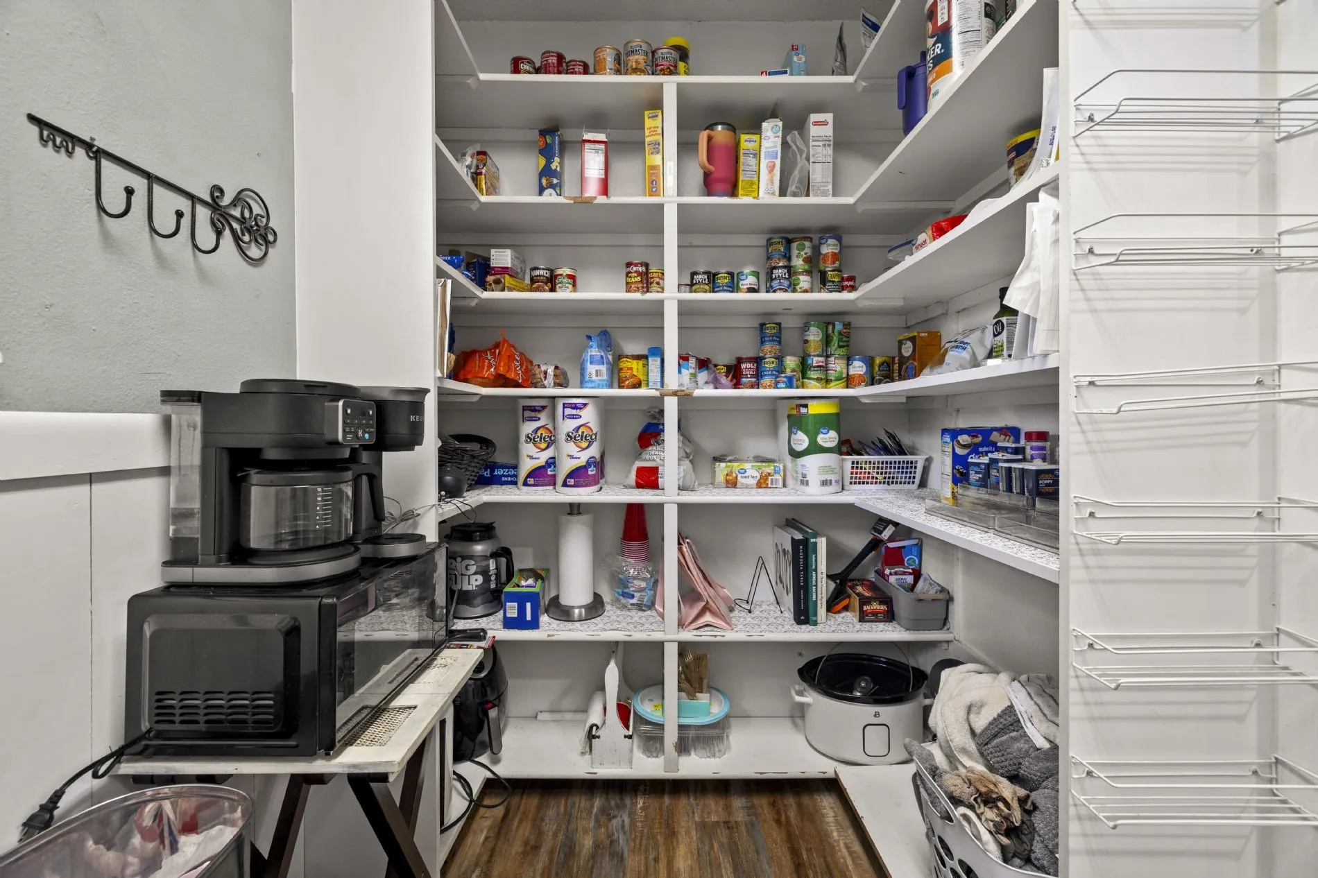 Single Family Residence For Sale in Wood County , 668 County Road 2436, Mineola, Texas 75773, 3 Bedroom, 2 Bathroom, Garage spaces, 2,361 Sqft, built in 1986, mls#21291805, Real Estate Agent in Mineola, Homes For Sale in Wood county, Homes For Sale in Mineola, Realtor in Mineola Texas, Real Estate Brokerage Independent Realty Texas, Luminita Cordes Realtor