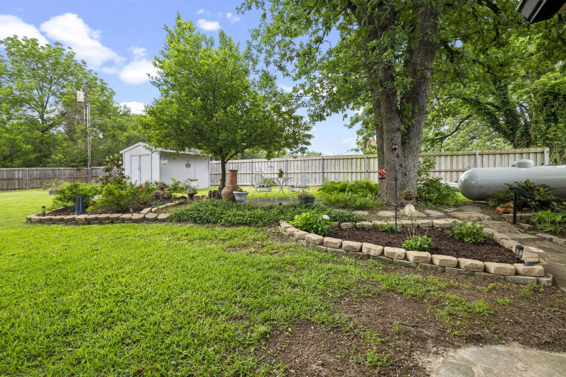 Single Family Residence For Sale in Wood County , 668 County Road 2436, Mineola, Texas 75773, 3 Bedroom, 2 Bathroom, Garage spaces, 2,361 Sqft, built in 1986, mls#21291805, Real Estate Agent in Mineola, Homes For Sale in Wood county, Homes For Sale in Mineola, Realtor in Mineola Texas, Real Estate Brokerage Independent Realty Texas, Luminita Cordes Realtor