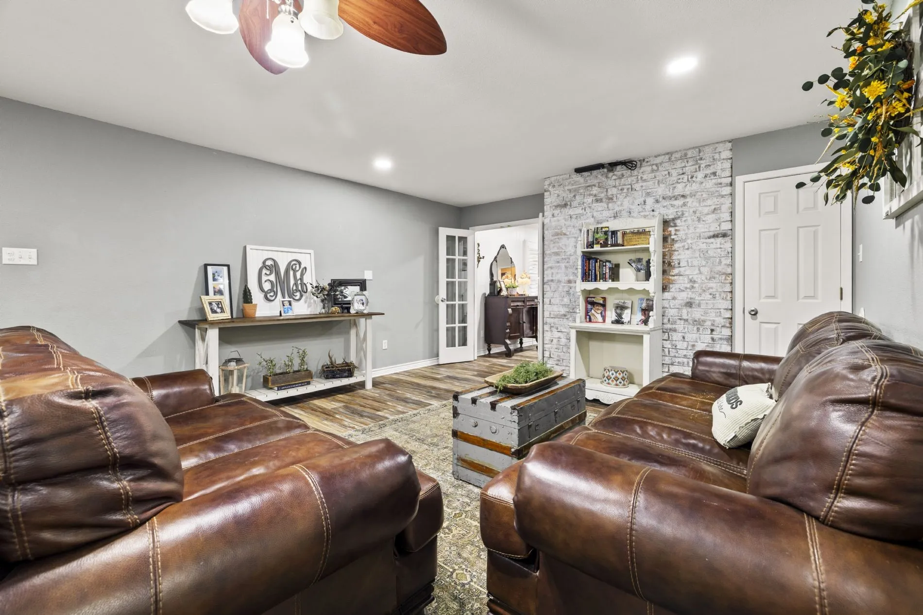 Single Family Residence For Sale in Wood County , 668 County Road 2436, Mineola, Texas 75773, 3 Bedroom, 2 Bathroom, Garage spaces, 2,361 Sqft, built in 1986, mls#21291805, Real Estate Agent in Mineola, Homes For Sale in Wood county, Homes For Sale in Mineola, Realtor in Mineola Texas, Real Estate Brokerage Independent Realty Texas, Luminita Cordes Realtor