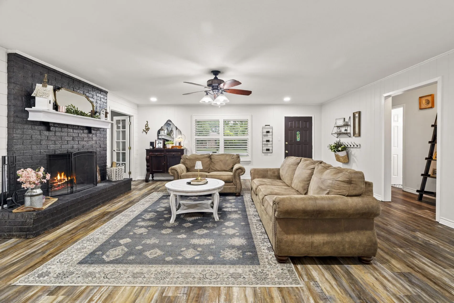 Single Family Residence For Sale in Wood County , 668 County Road 2436, Mineola, Texas 75773, 3 Bedroom, 2 Bathroom, Garage spaces, 2,361 Sqft, built in 1986, mls#21291805, Real Estate Agent in Mineola, Homes For Sale in Wood county, Homes For Sale in Mineola, Realtor in Mineola Texas, Real Estate Brokerage Independent Realty Texas, Luminita Cordes Realtor