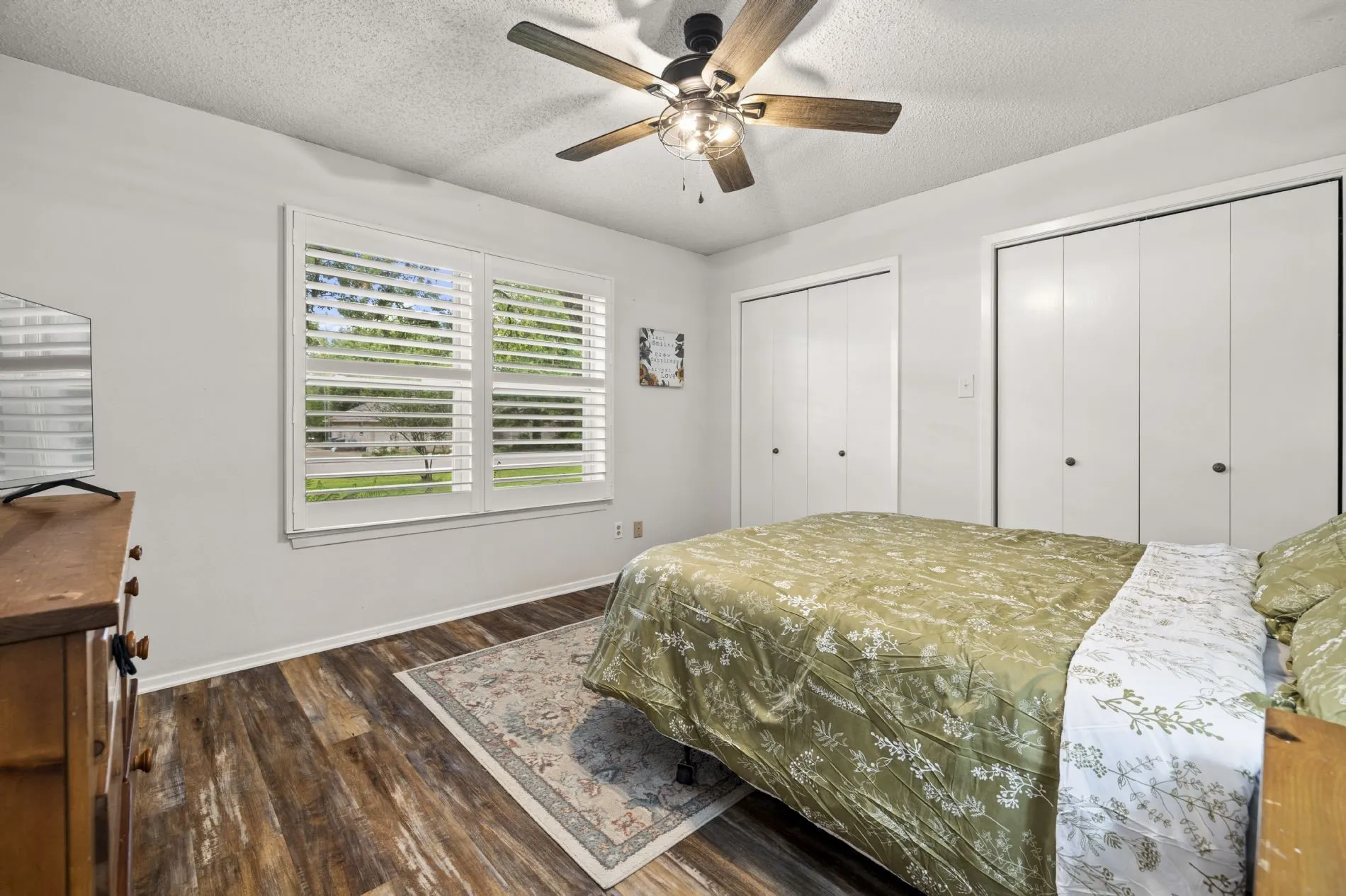 Single Family Residence For Sale in Wood County , 668 County Road 2436, Mineola, Texas 75773, 3 Bedroom, 2 Bathroom, Garage spaces, 2,361 Sqft, built in 1986, mls#21291805, Real Estate Agent in Mineola, Homes For Sale in Wood county, Homes For Sale in Mineola, Realtor in Mineola Texas, Real Estate Brokerage Independent Realty Texas, Luminita Cordes Realtor