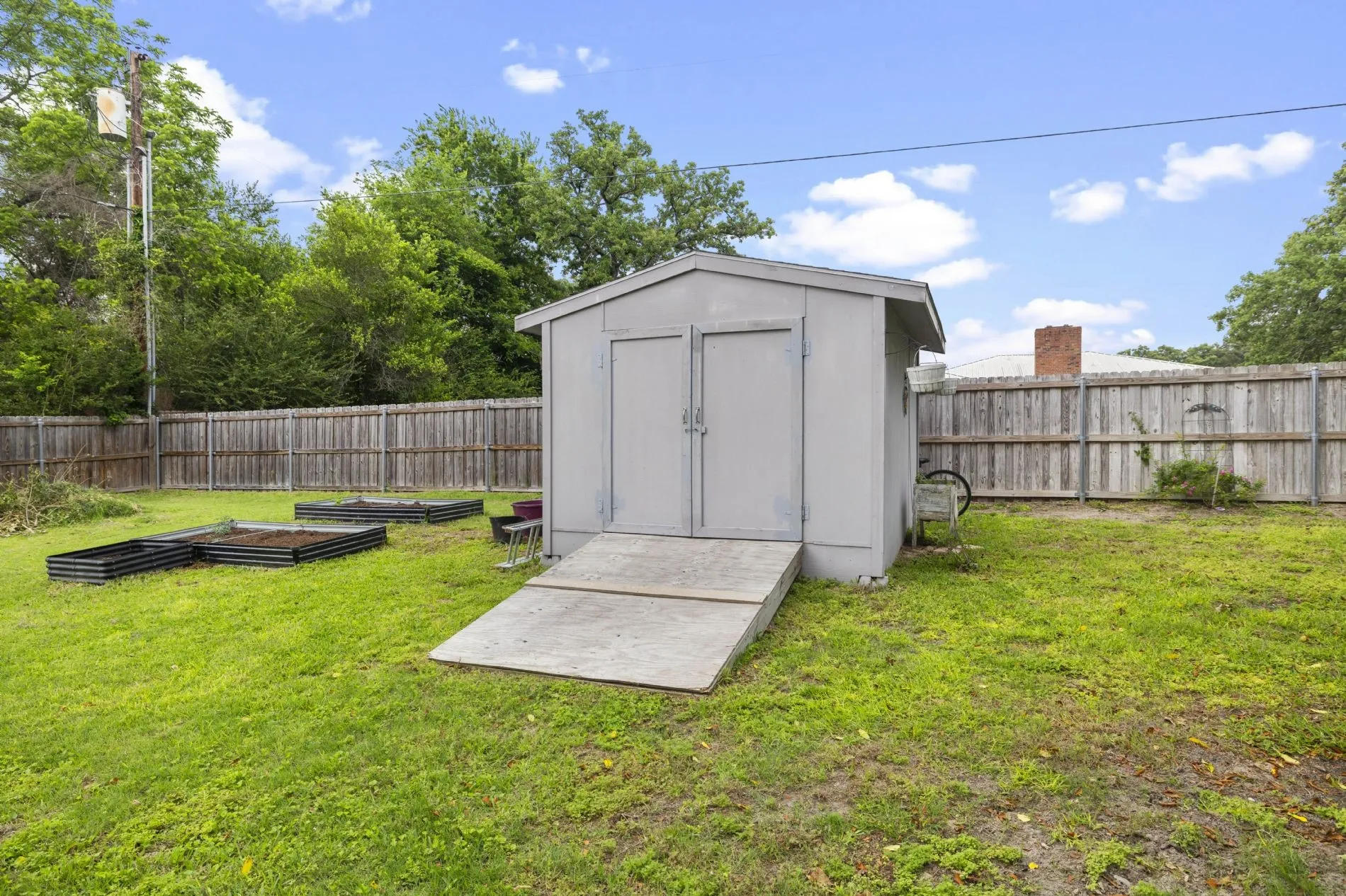 Single Family Residence For Sale in Wood County , 668 County Road 2436, Mineola, Texas 75773, 3 Bedroom, 2 Bathroom, Garage spaces, 2,361 Sqft, built in 1986, mls#21291805, Real Estate Agent in Mineola, Homes For Sale in Wood county, Homes For Sale in Mineola, Realtor in Mineola Texas, Real Estate Brokerage Independent Realty Texas, Luminita Cordes Realtor