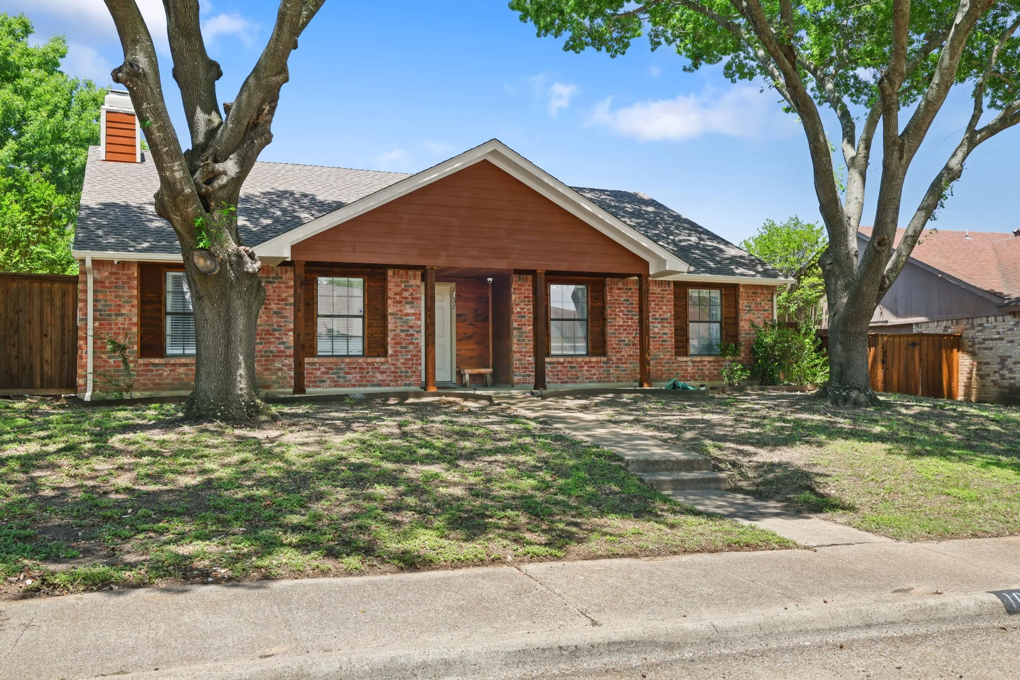 Single Family Residence For Sale in Dallas County , 1037 Whitewater Trail, De Soto, Texas 75115, 3 Bedroom, 2 Bathroom, 2 Garage spaces, 1,524 Sqft, built in 1985, mls#21281896, Real Estate Agent in De Soto, Homes For Sale in Dallas county, Homes For Sale in De Soto, Realtor in De Soto Texas, Real Estate Brokerage Independent Realty Texas, Luminita Cordes Realtor