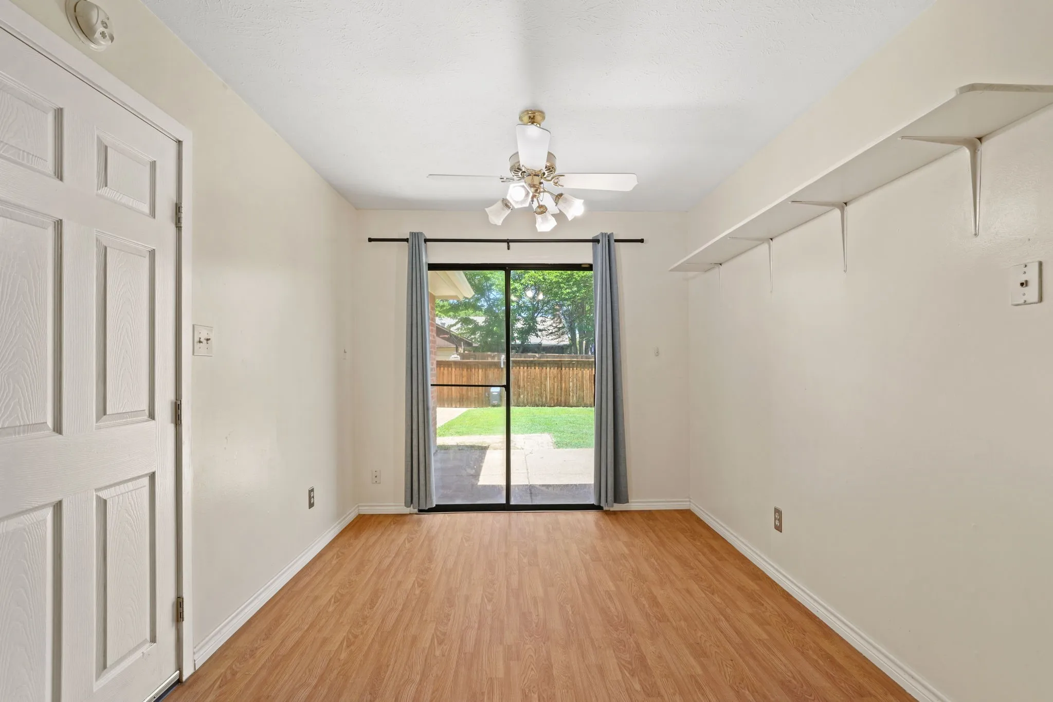 Single Family Residence For Sale in Dallas County , 1037 Whitewater Trail, De Soto, Texas 75115, 3 Bedroom, 2 Bathroom, 2 Garage spaces, 1,524 Sqft, built in 1985, mls#21281896, Real Estate Agent in De Soto, Homes For Sale in Dallas county, Homes For Sale in De Soto, Realtor in De Soto Texas, Real Estate Brokerage Independent Realty Texas, Luminita Cordes Realtor
