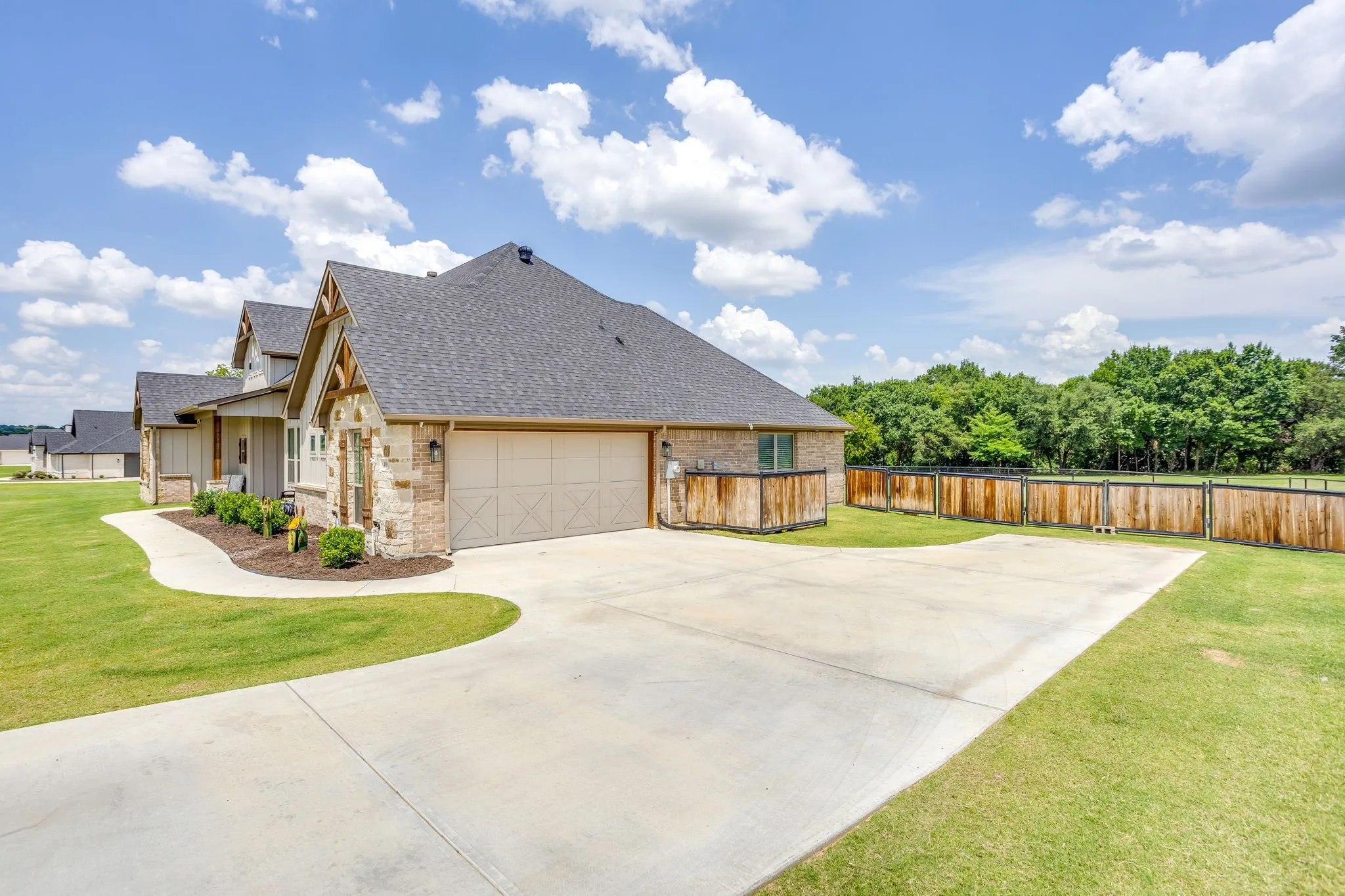 Single Family Residence For Sale in Parker County , 4000 Crick Court Court, Weatherford, Texas 76087, 4 Bedroom, 3 Bathroom, 2 Garage spaces, 2,378 Sqft, built in 2022, Price $588,000, mls#21291543, Real Estate Agent in Weatherford, Homes For Sale in Parker county, Homes For Sale in Weatherford, Realtor in Weatherford Texas, Real Estate Brokerage Independent Realty Texas, Luminita Cordes Realtor