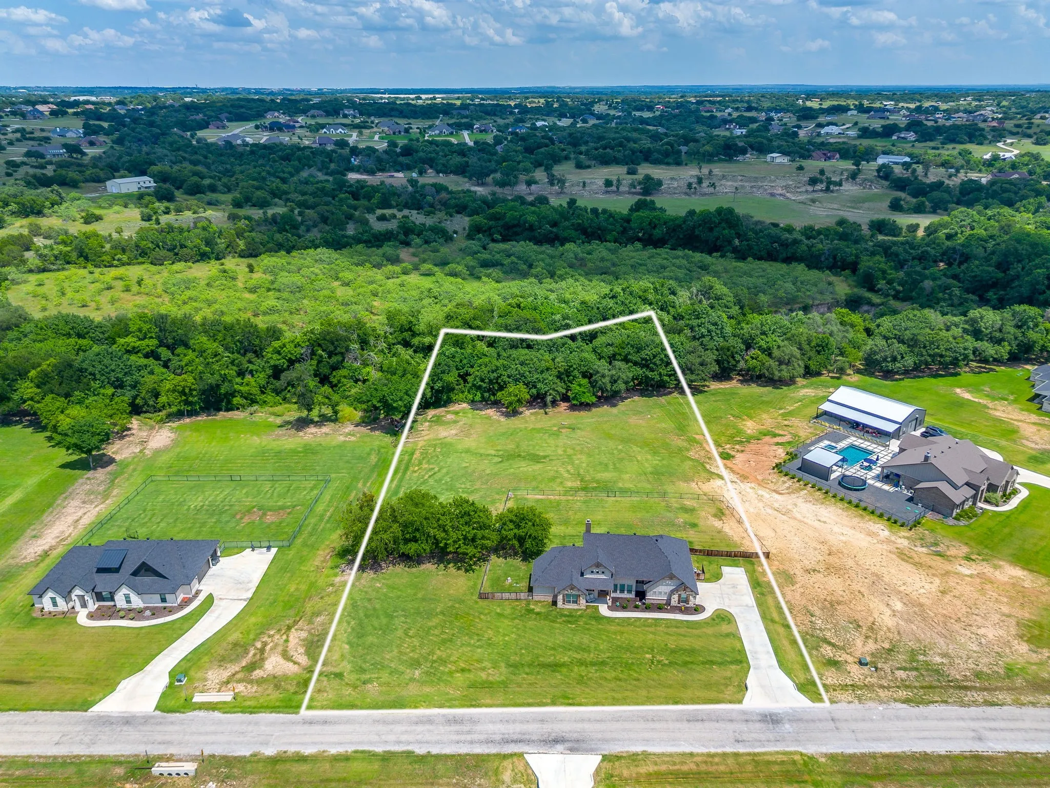 Single Family Residence For Sale in Parker County , 4000 Crick Court Court, Weatherford, Texas 76087, 4 Bedroom, 3 Bathroom, 2 Garage spaces, 2,378 Sqft, built in 2022, Price $588,000, mls#21291543, Real Estate Agent in Weatherford, Homes For Sale in Parker county, Homes For Sale in Weatherford, Realtor in Weatherford Texas, Real Estate Brokerage Independent Realty Texas, Luminita Cordes Realtor