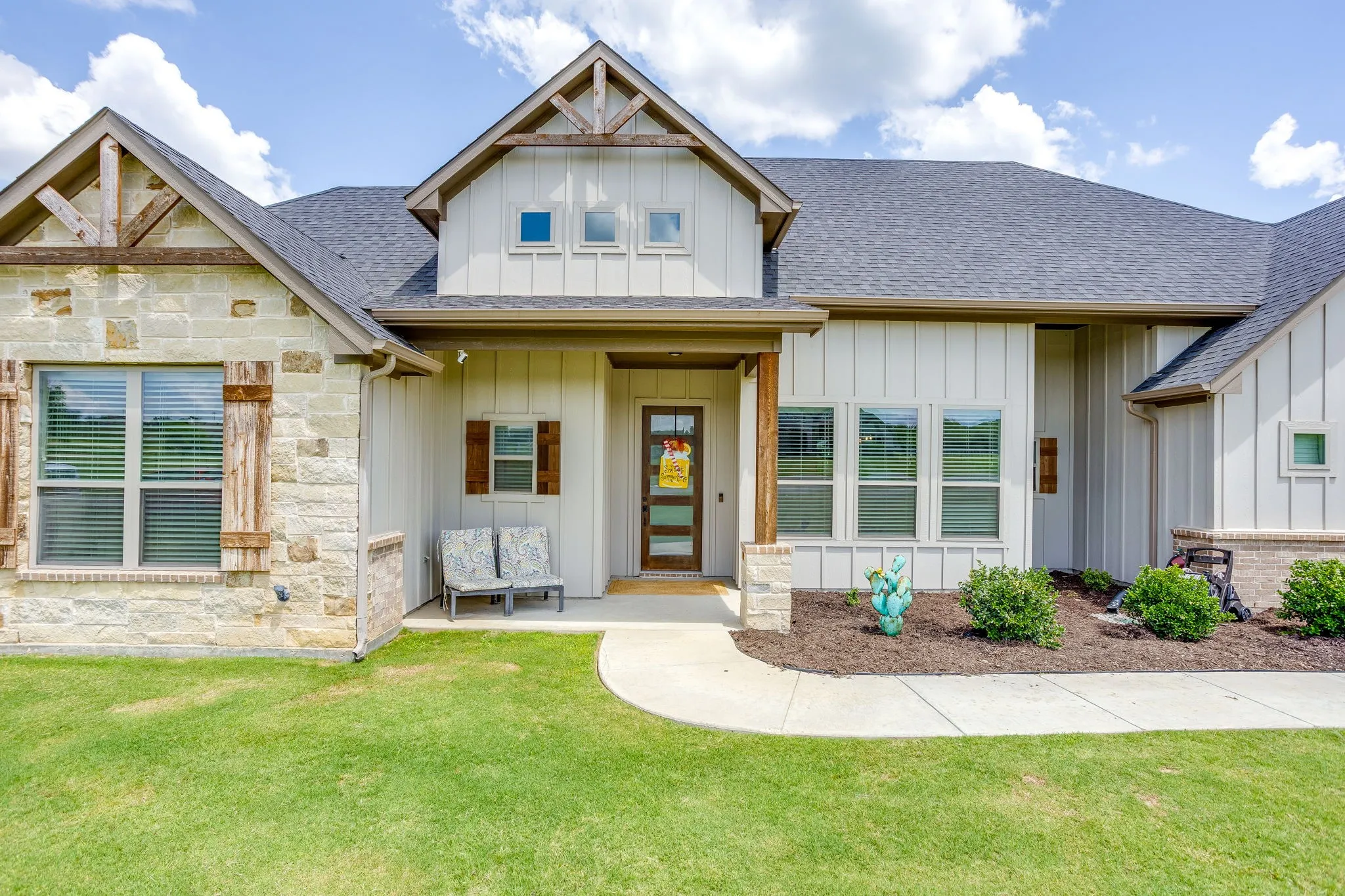 Single Family Residence For Sale in Parker County , 4000 Crick Court Court, Weatherford, Texas 76087, 4 Bedroom, 3 Bathroom, 2 Garage spaces, 2,378 Sqft, built in 2022, Price $588,000, mls#21291543, Real Estate Agent in Weatherford, Homes For Sale in Parker county, Homes For Sale in Weatherford, Realtor in Weatherford Texas, Real Estate Brokerage Independent Realty Texas, Luminita Cordes Realtor