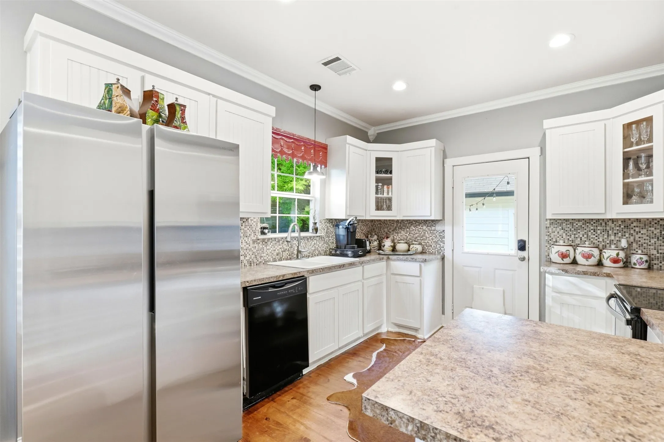 Single Family Residence For Sale in Camp County , 325 Quitman Street, Pittsburg, Texas 75686, 4 Bedrooms, 2 Bathrooms, 1 Garage spaces, 1,540 Sqft, built in 2008, Price $278,500, mls#21291838, Real Estate Agent in Pittsburg, Homes For Sale in Camp county, Homes For Sale in Pittsburg, Realtor in Pittsburg Texas, Real Estate Brokerage Independent Realty Texas, Luminita Cordes Realtor