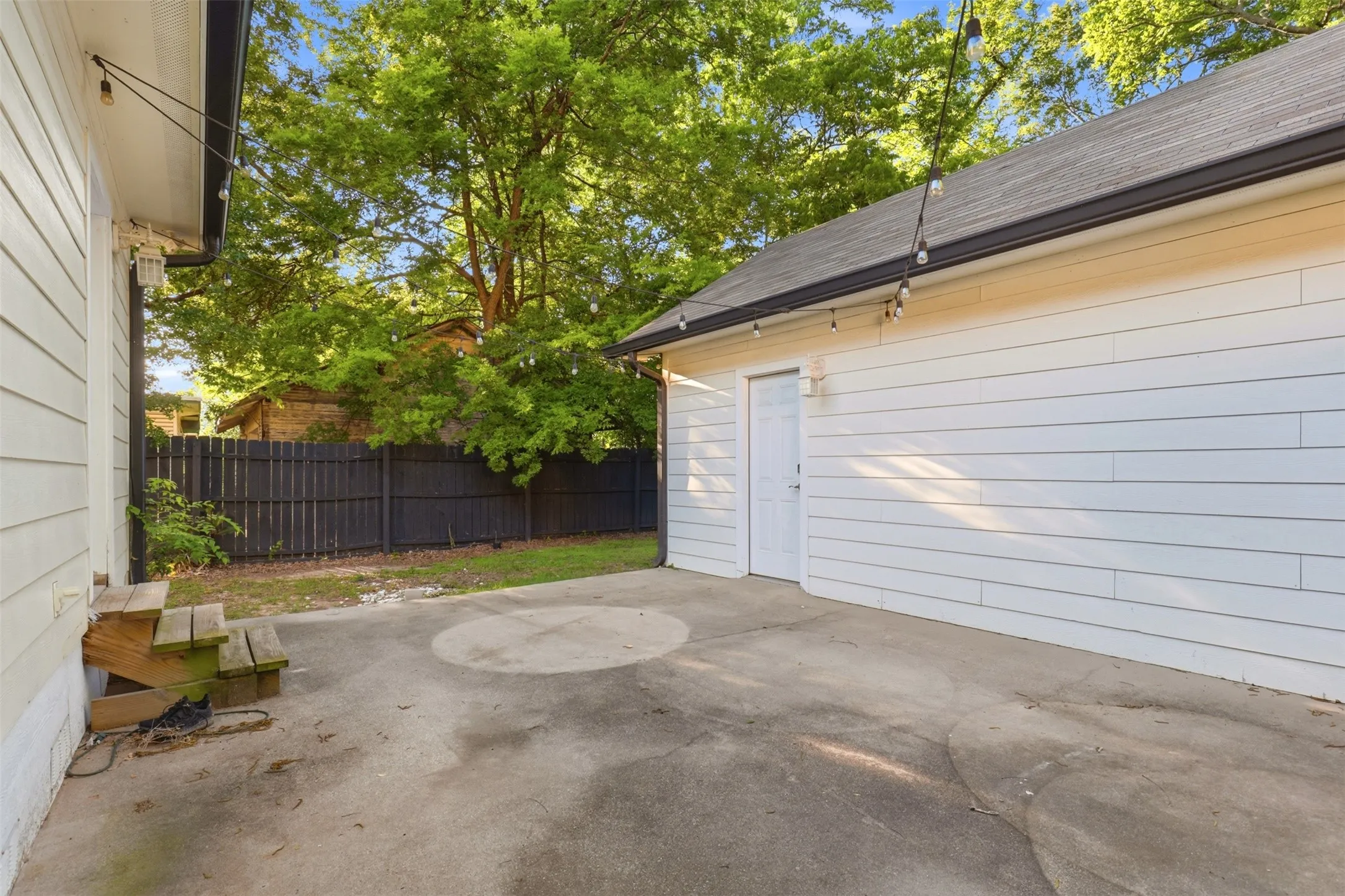 Single Family Residence For Sale in Camp County , 325 Quitman Street, Pittsburg, Texas 75686, 4 Bedrooms, 2 Bathrooms, 1 Garage spaces, 1,540 Sqft, built in 2008, Price $278,500, mls#21291838, Real Estate Agent in Pittsburg, Homes For Sale in Camp county, Homes For Sale in Pittsburg, Realtor in Pittsburg Texas, Real Estate Brokerage Independent Realty Texas, Luminita Cordes Realtor