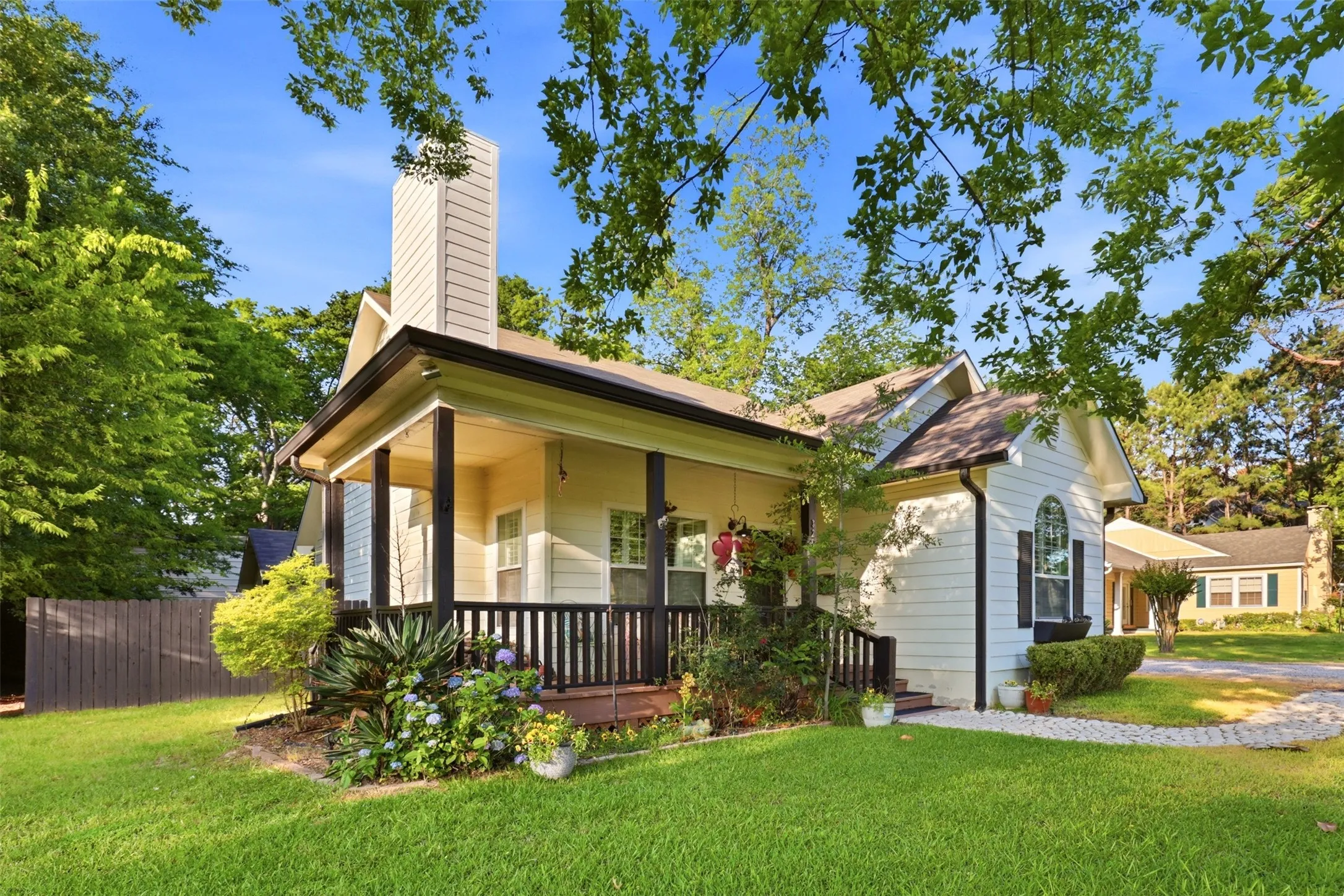 Single Family Residence For Sale in Camp County , 325 Quitman Street, Pittsburg, Texas 75686, 4 Bedrooms, 2 Bathrooms, 1 Garage spaces, 1,540 Sqft, built in 2008, Price $278,500, mls#21291838, Real Estate Agent in Pittsburg, Homes For Sale in Camp county, Homes For Sale in Pittsburg, Realtor in Pittsburg Texas, Real Estate Brokerage Independent Realty Texas, Luminita Cordes Realtor