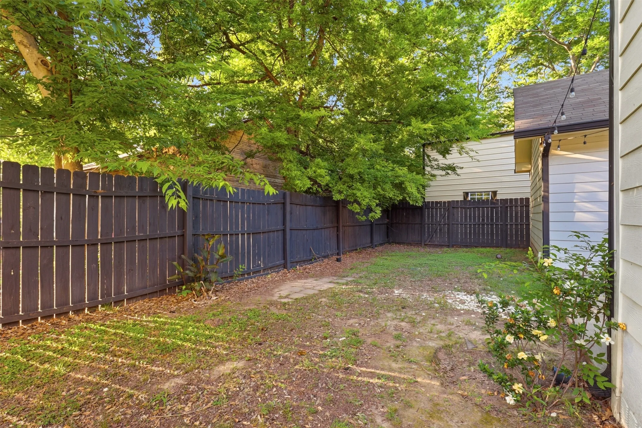 Single Family Residence For Sale in Camp County , 325 Quitman Street, Pittsburg, Texas 75686, 4 Bedrooms, 2 Bathrooms, 1 Garage spaces, 1,540 Sqft, built in 2008, Price $278,500, mls#21291838, Real Estate Agent in Pittsburg, Homes For Sale in Camp county, Homes For Sale in Pittsburg, Realtor in Pittsburg Texas, Real Estate Brokerage Independent Realty Texas, Luminita Cordes Realtor