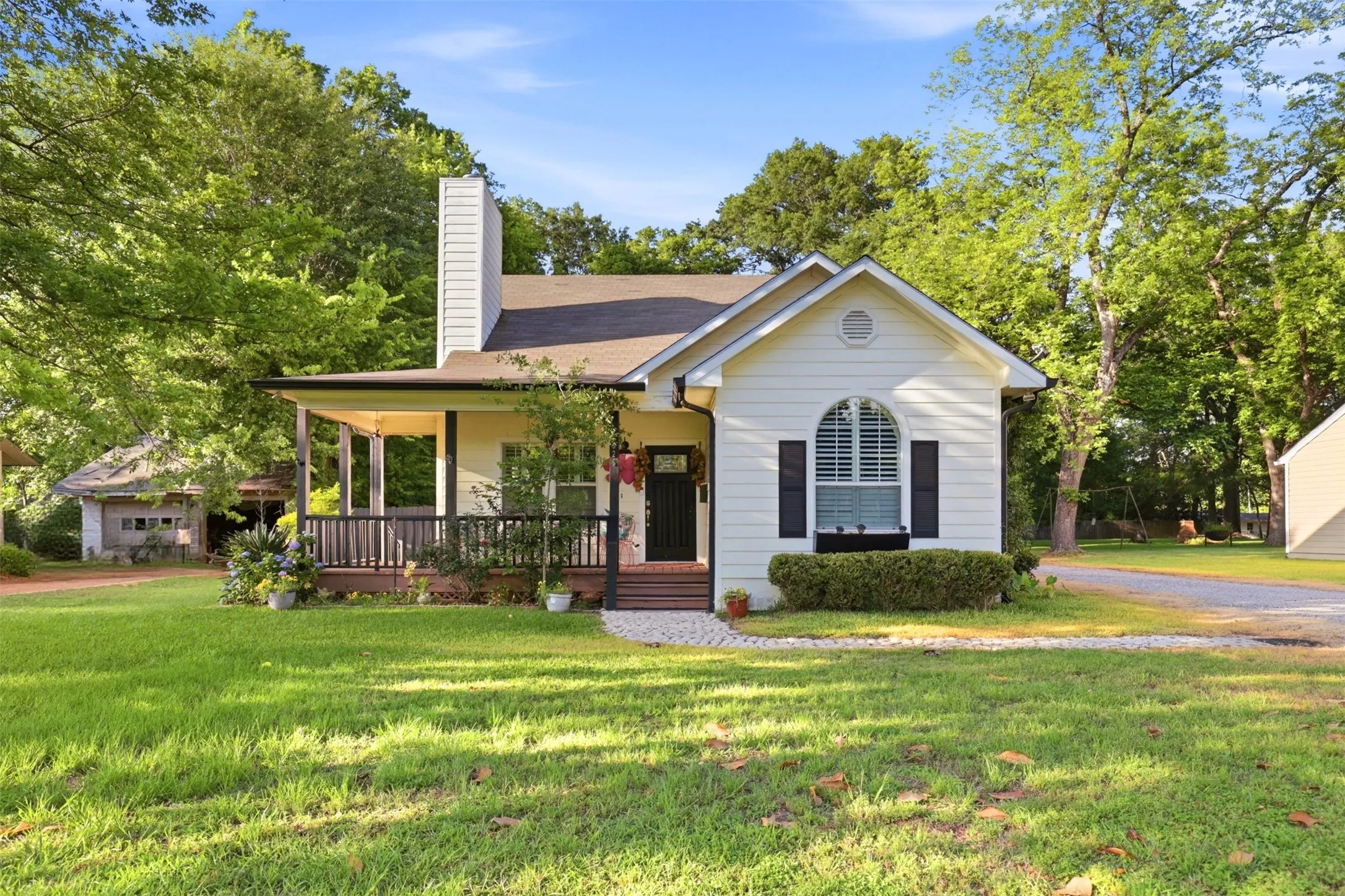 Single Family Residence For Sale in Camp County , 325 Quitman Street, Pittsburg, Texas 75686, 4 Bedrooms, 2 Bathrooms, 1 Garage spaces, 1,540 Sqft, built in 2008, Price $278,500, mls#21291838, Real Estate Agent in Pittsburg, Homes For Sale in Camp county, Homes For Sale in Pittsburg, Realtor in Pittsburg Texas, Real Estate Brokerage Independent Realty Texas, Luminita Cordes Realtor