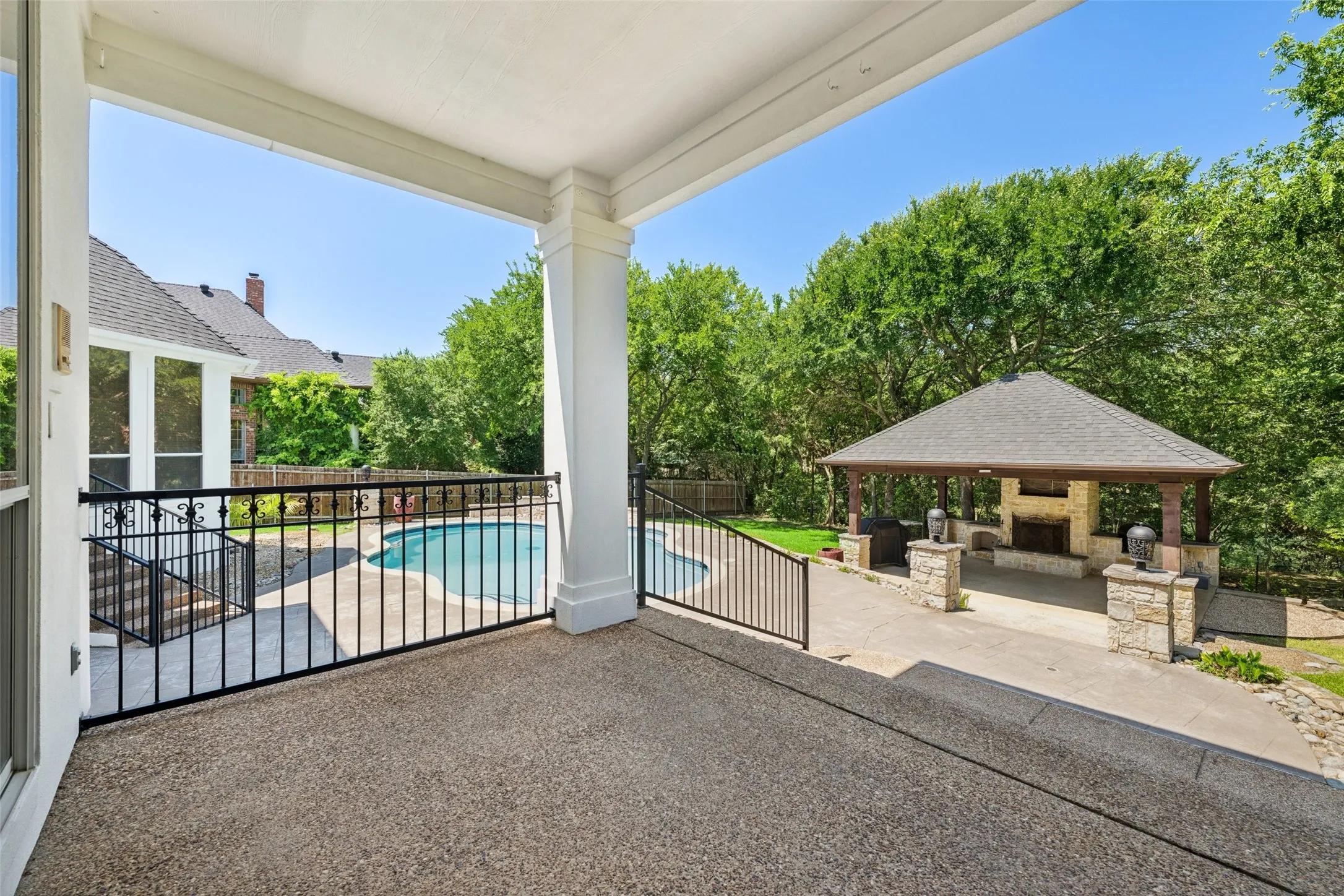 Single Family Residence For Sale in Tarrant County , 920 Independence Parkway, Southlake, Texas 76092, 5 Bedroom, 5 Bathroom, 3 Garage spaces, 4,669 Sqft, built in 1996, mls#21276813, Real Estate Agent in Southlake, Homes For Sale in Tarrant county, Homes For Sale in Southlake, Realtor in Southlake Texas, Real Estate Brokerage Independent Realty Texas, Luminita Cordes Realtor
