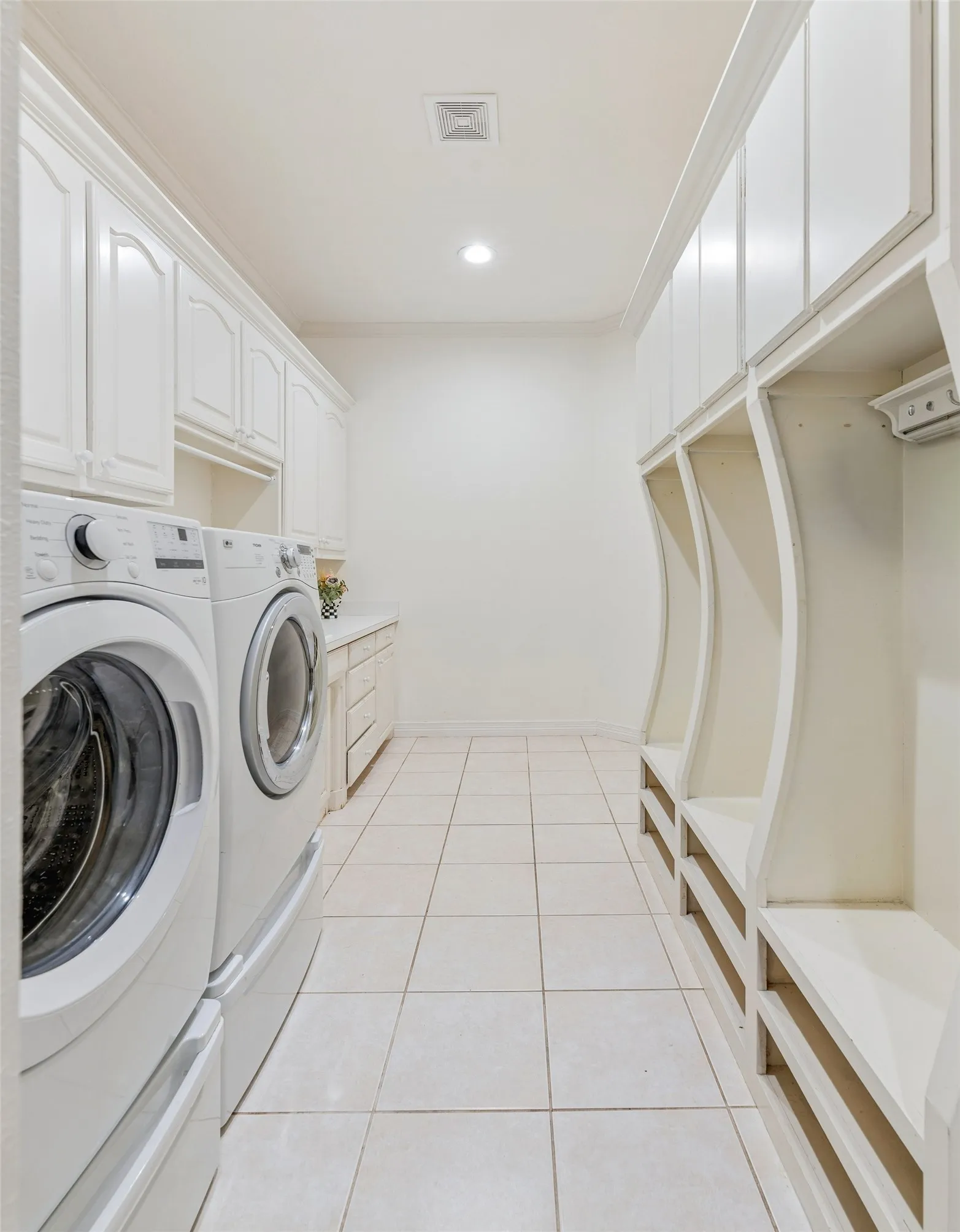 Single Family Residence For Sale in Tarrant County , 920 Independence Parkway, Southlake, Texas 76092, 5 Bedroom, 5 Bathroom, 3 Garage spaces, 4,669 Sqft, built in 1996, mls#21276813, Real Estate Agent in Southlake, Homes For Sale in Tarrant county, Homes For Sale in Southlake, Realtor in Southlake Texas, Real Estate Brokerage Independent Realty Texas, Luminita Cordes Realtor