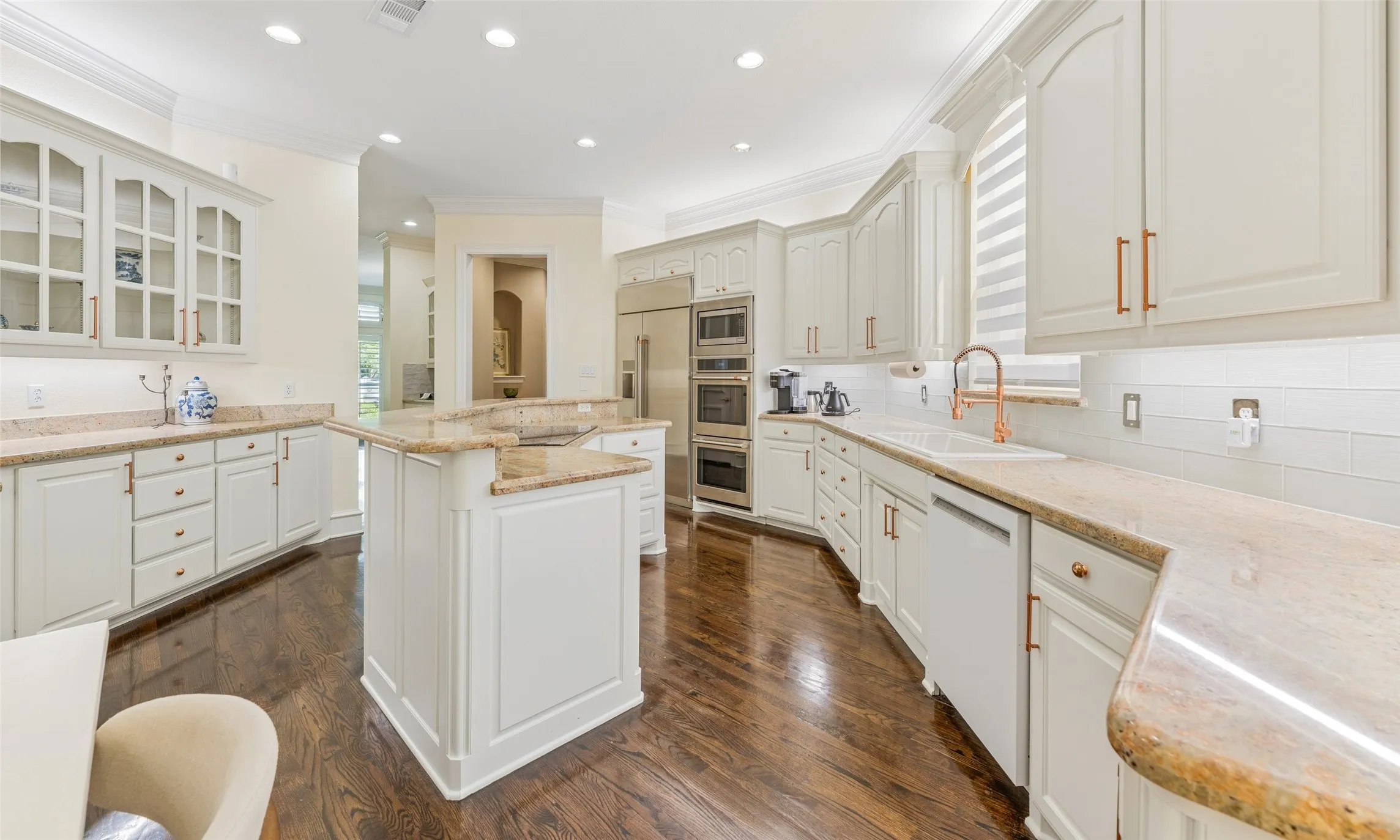 Single Family Residence For Sale in Tarrant County , 920 Independence Parkway, Southlake, Texas 76092, 5 Bedroom, 5 Bathroom, 3 Garage spaces, 4,669 Sqft, built in 1996, mls#21276813, Real Estate Agent in Southlake, Homes For Sale in Tarrant county, Homes For Sale in Southlake, Realtor in Southlake Texas, Real Estate Brokerage Independent Realty Texas, Luminita Cordes Realtor