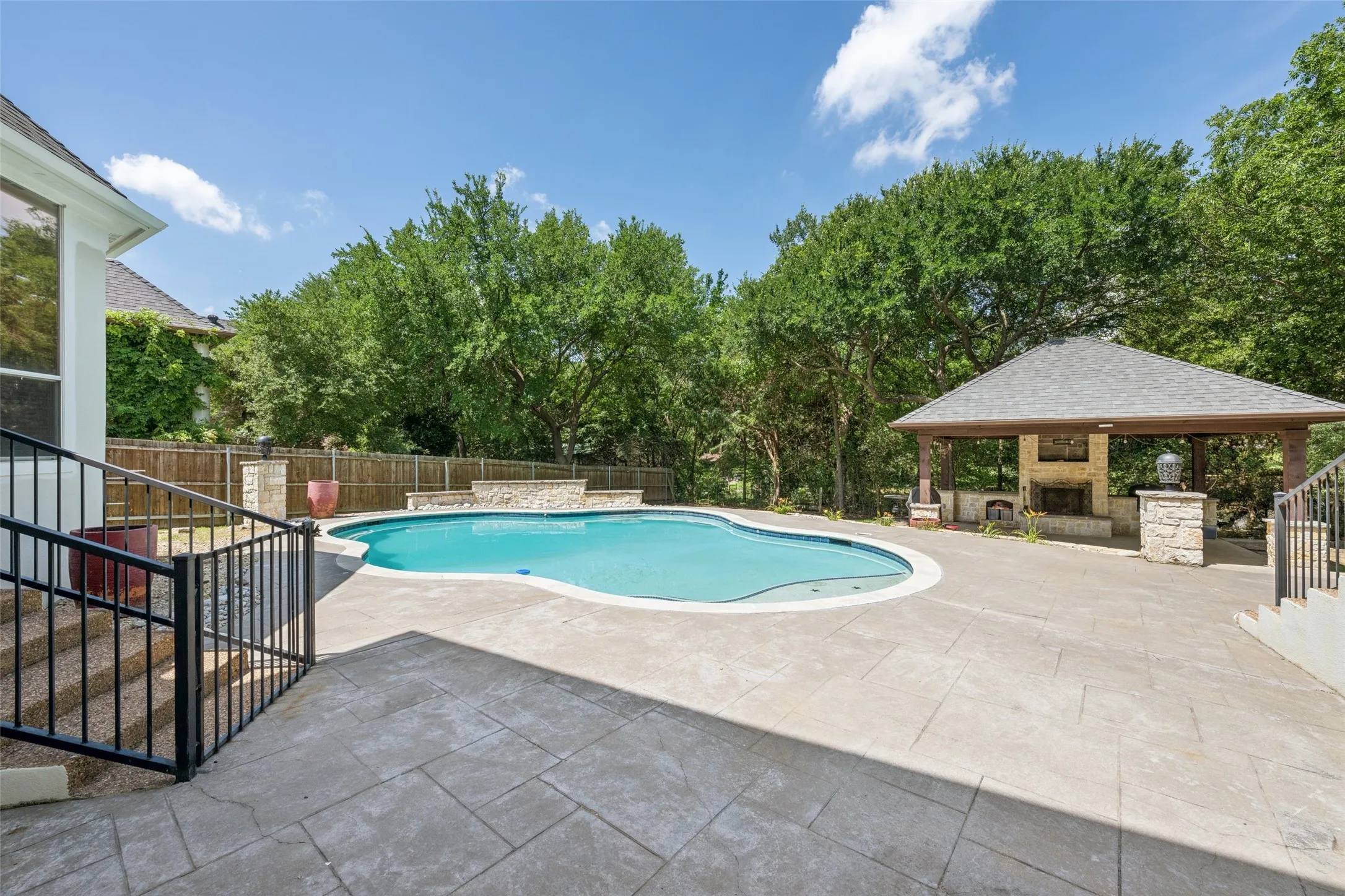 Single Family Residence For Sale in Tarrant County , 920 Independence Parkway, Southlake, Texas 76092, 5 Bedroom, 5 Bathroom, 3 Garage spaces, 4,669 Sqft, built in 1996, mls#21276813, Real Estate Agent in Southlake, Homes For Sale in Tarrant county, Homes For Sale in Southlake, Realtor in Southlake Texas, Real Estate Brokerage Independent Realty Texas, Luminita Cordes Realtor