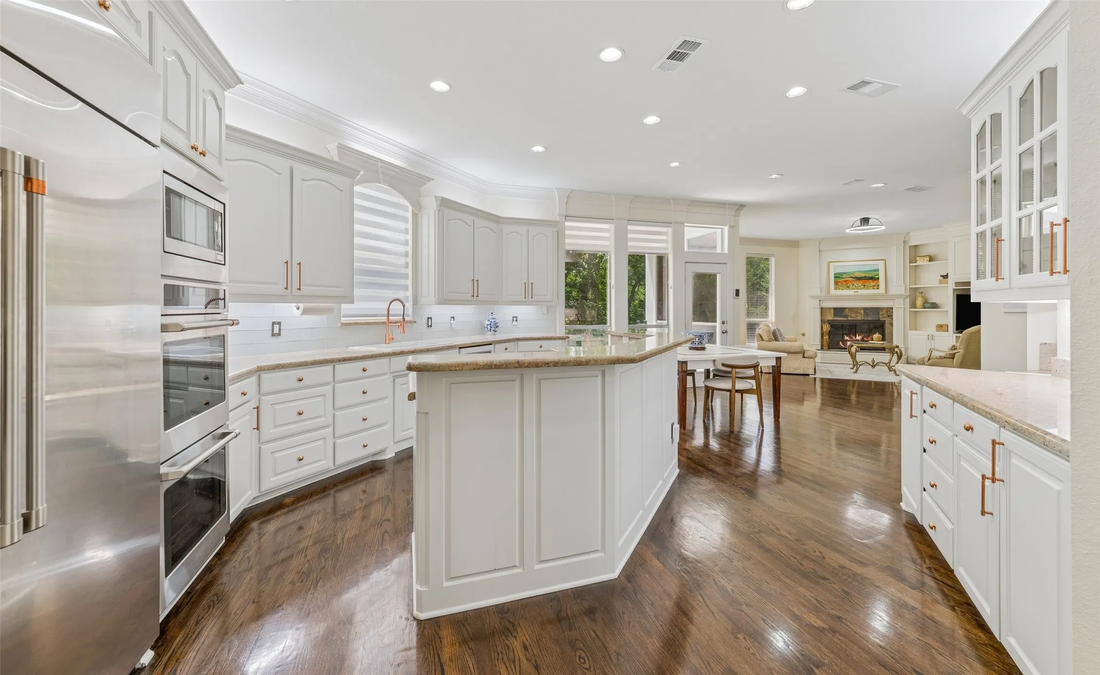 Single Family Residence For Sale in Tarrant County , 920 Independence Parkway, Southlake, Texas 76092, 5 Bedroom, 5 Bathroom, 3 Garage spaces, 4,669 Sqft, built in 1996, mls#21276813, Real Estate Agent in Southlake, Homes For Sale in Tarrant county, Homes For Sale in Southlake, Realtor in Southlake Texas, Real Estate Brokerage Independent Realty Texas, Luminita Cordes Realtor