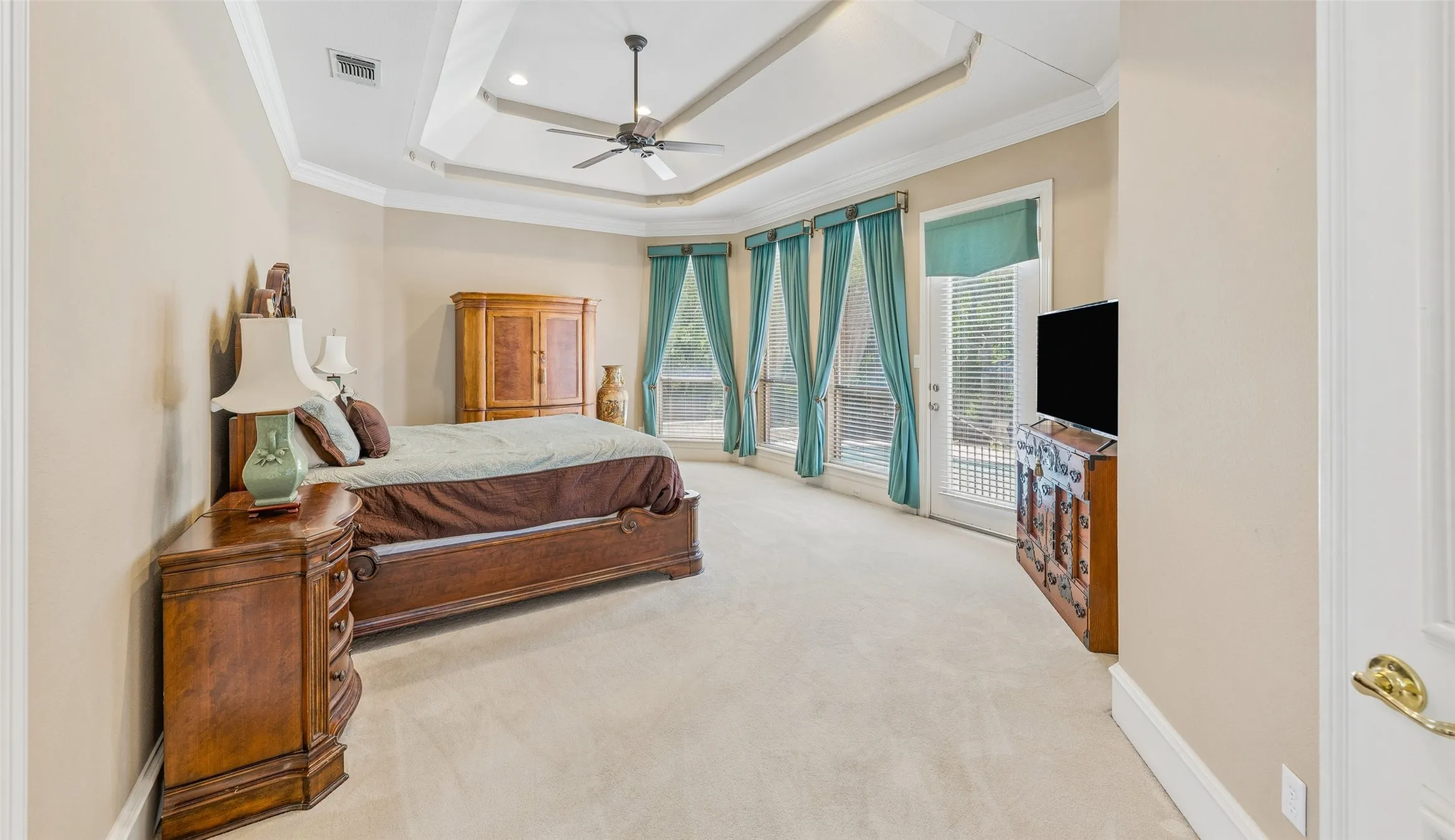 Single Family Residence For Sale in Tarrant County , 920 Independence Parkway, Southlake, Texas 76092, 5 Bedroom, 5 Bathroom, 3 Garage spaces, 4,669 Sqft, built in 1996, mls#21276813, Real Estate Agent in Southlake, Homes For Sale in Tarrant county, Homes For Sale in Southlake, Realtor in Southlake Texas, Real Estate Brokerage Independent Realty Texas, Luminita Cordes Realtor