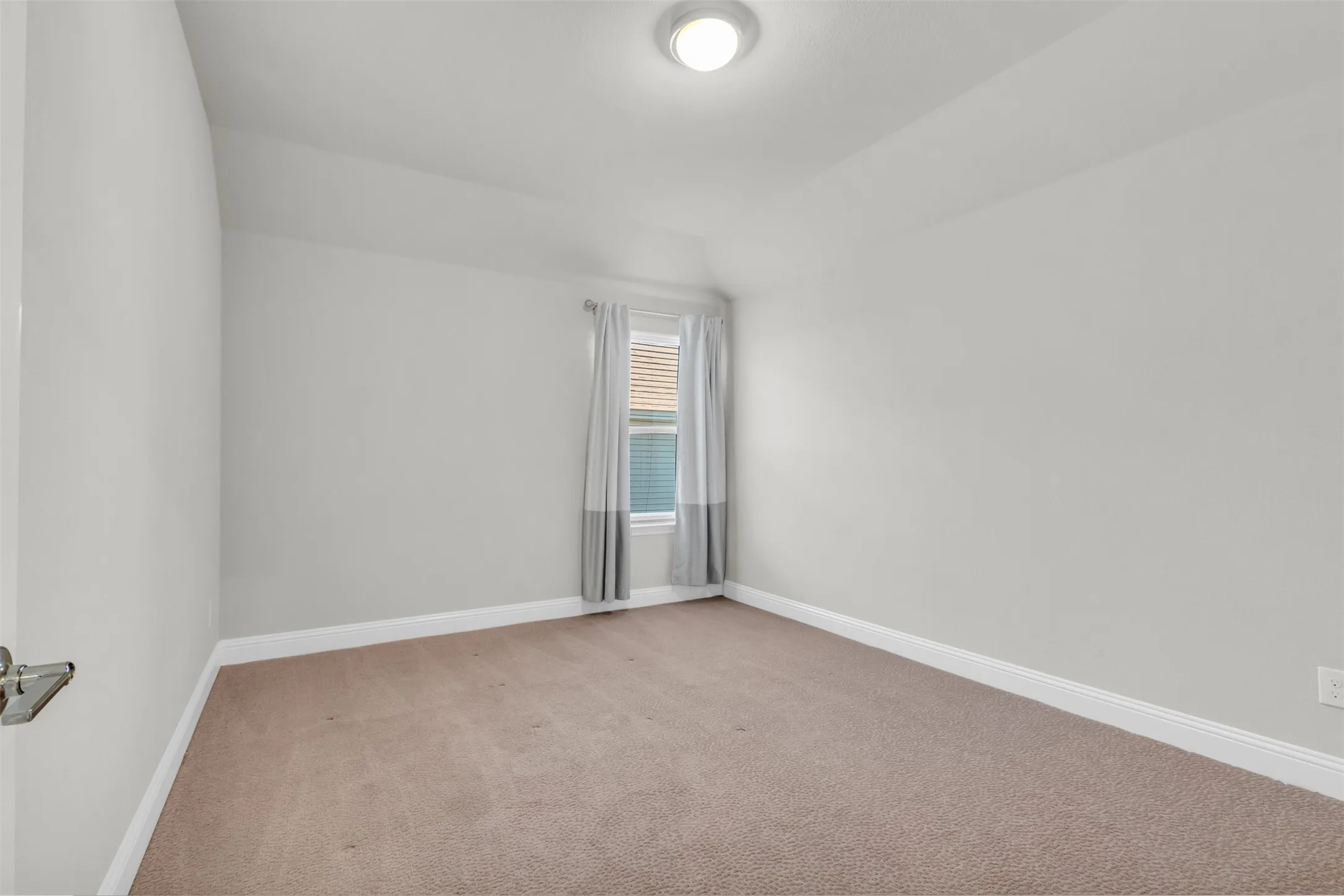 Unfurnished room with carpet flooring