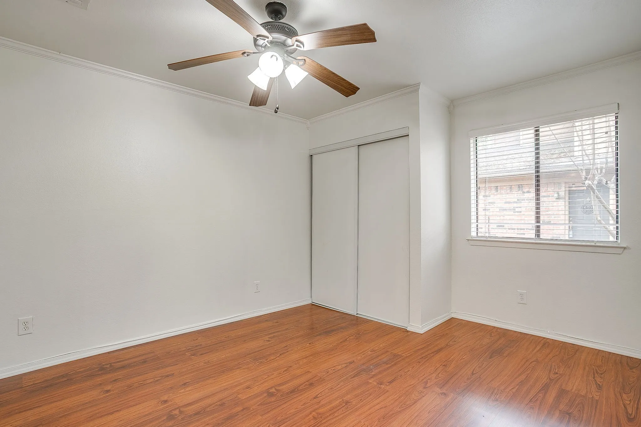 Townhouse For Sale in Tarrant County , 5714 Cedar Creek Drive, Benbrook, Texas 76109, 3 Bedrooms, 2 Bathrooms, Garage spaces, 1,155 Sqft, built in 1984, Price $199,900, mls#21291851, Real Estate Agent in Benbrook, Homes For Sale in Tarrant county, Homes For Sale in Benbrook, Realtor in Benbrook Texas, Real Estate Brokerage Independent Realty Texas, Luminita Cordes Realtor