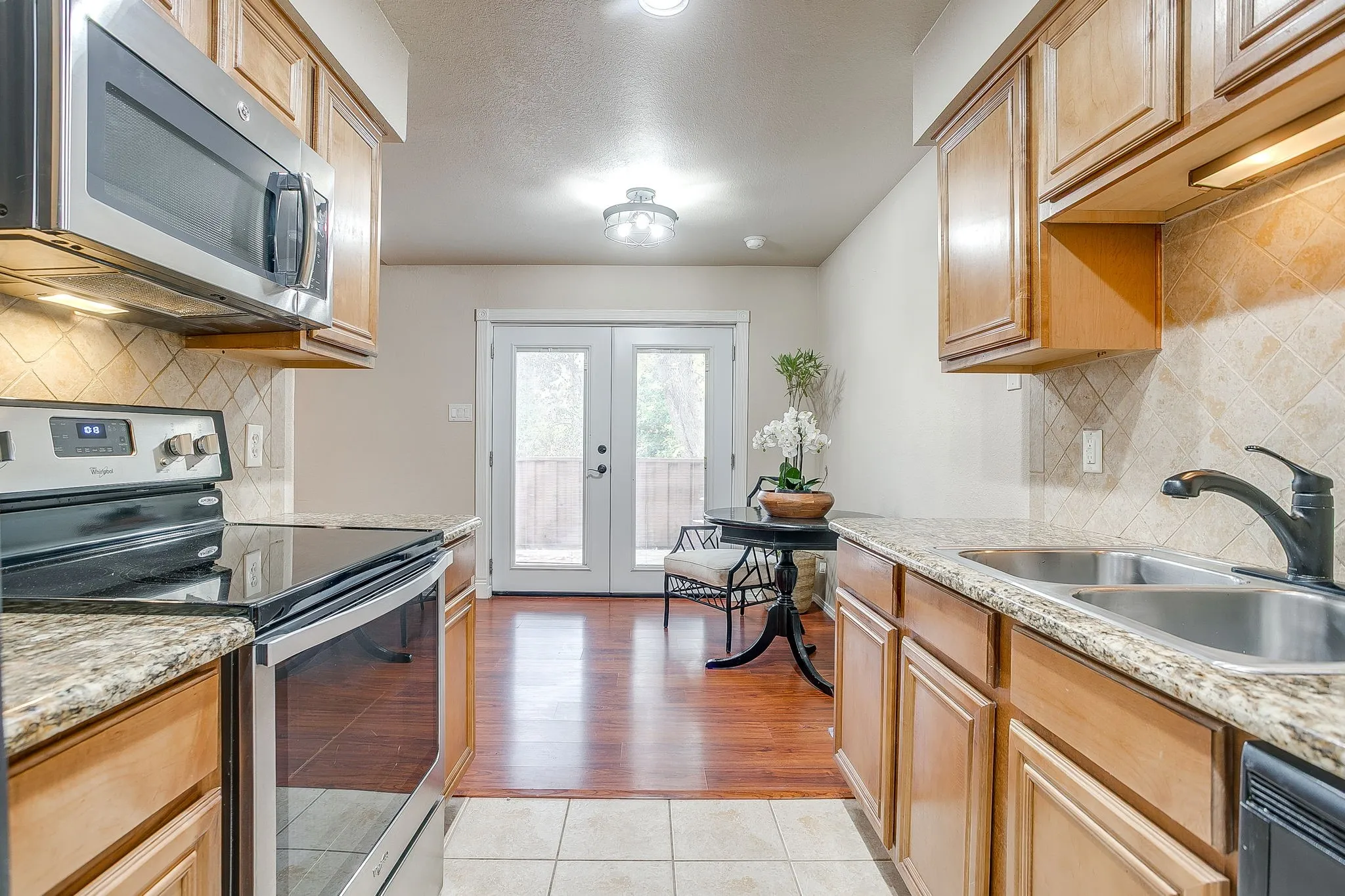 Townhouse For Sale in Tarrant County , 5714 Cedar Creek Drive, Benbrook, Texas 76109, 3 Bedrooms, 2 Bathrooms, Garage spaces, 1,155 Sqft, built in 1984, Price $199,900, mls#21291851, Real Estate Agent in Benbrook, Homes For Sale in Tarrant county, Homes For Sale in Benbrook, Realtor in Benbrook Texas, Real Estate Brokerage Independent Realty Texas, Luminita Cordes Realtor