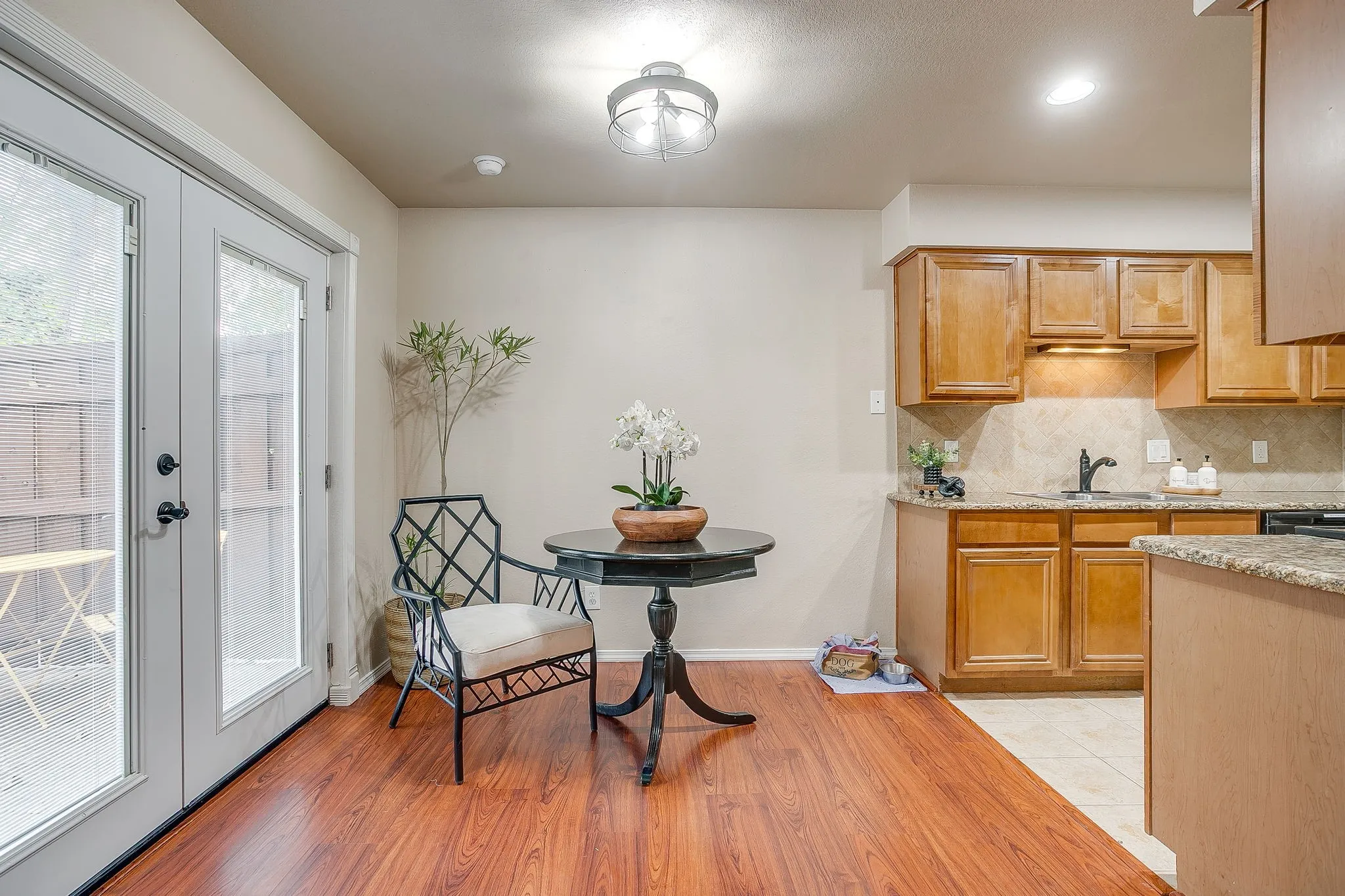 Townhouse For Sale in Tarrant County , 5714 Cedar Creek Drive, Benbrook, Texas 76109, 3 Bedrooms, 2 Bathrooms, Garage spaces, 1,155 Sqft, built in 1984, Price $199,900, mls#21291851, Real Estate Agent in Benbrook, Homes For Sale in Tarrant county, Homes For Sale in Benbrook, Realtor in Benbrook Texas, Real Estate Brokerage Independent Realty Texas, Luminita Cordes Realtor