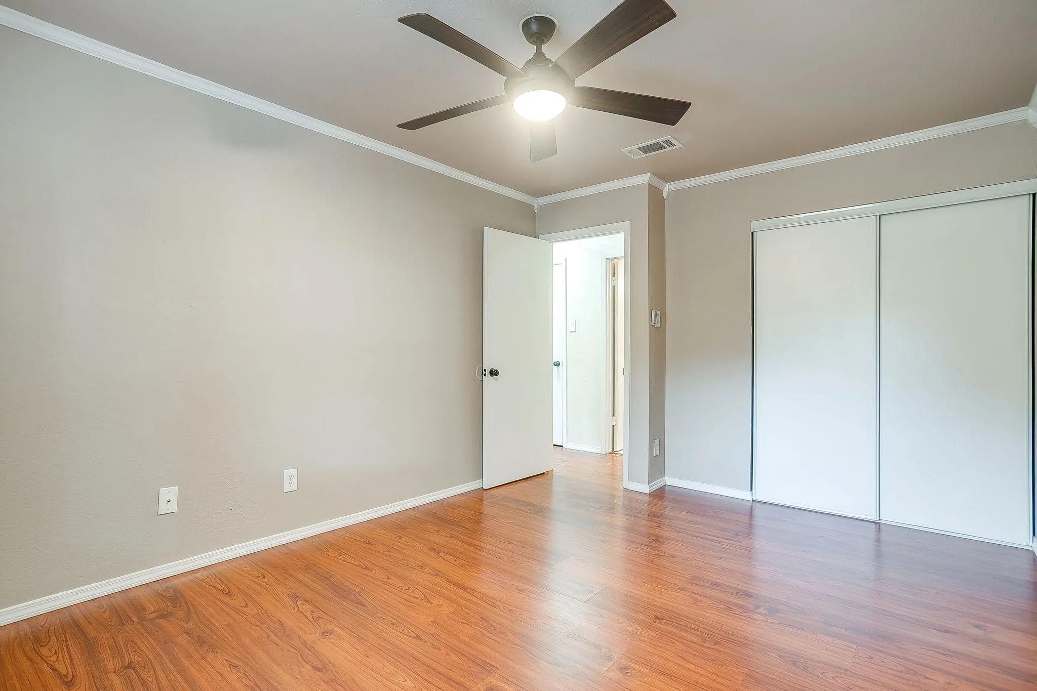 Townhouse For Sale in Tarrant County , 5714 Cedar Creek Drive, Benbrook, Texas 76109, 3 Bedrooms, 2 Bathrooms, Garage spaces, 1,155 Sqft, built in 1984, Price $199,900, mls#21291851, Real Estate Agent in Benbrook, Homes For Sale in Tarrant county, Homes For Sale in Benbrook, Realtor in Benbrook Texas, Real Estate Brokerage Independent Realty Texas, Luminita Cordes Realtor