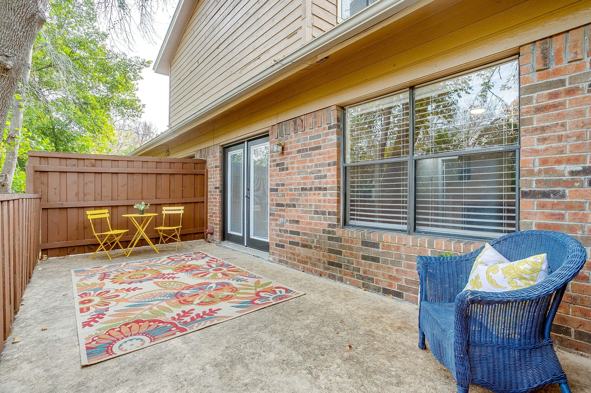 Townhouse For Sale in Tarrant County , 5714 Cedar Creek Drive, Benbrook, Texas 76109, 3 Bedrooms, 2 Bathrooms, Garage spaces, 1,155 Sqft, built in 1984, Price $199,900, mls#21291851, Real Estate Agent in Benbrook, Homes For Sale in Tarrant county, Homes For Sale in Benbrook, Realtor in Benbrook Texas, Real Estate Brokerage Independent Realty Texas, Luminita Cordes Realtor