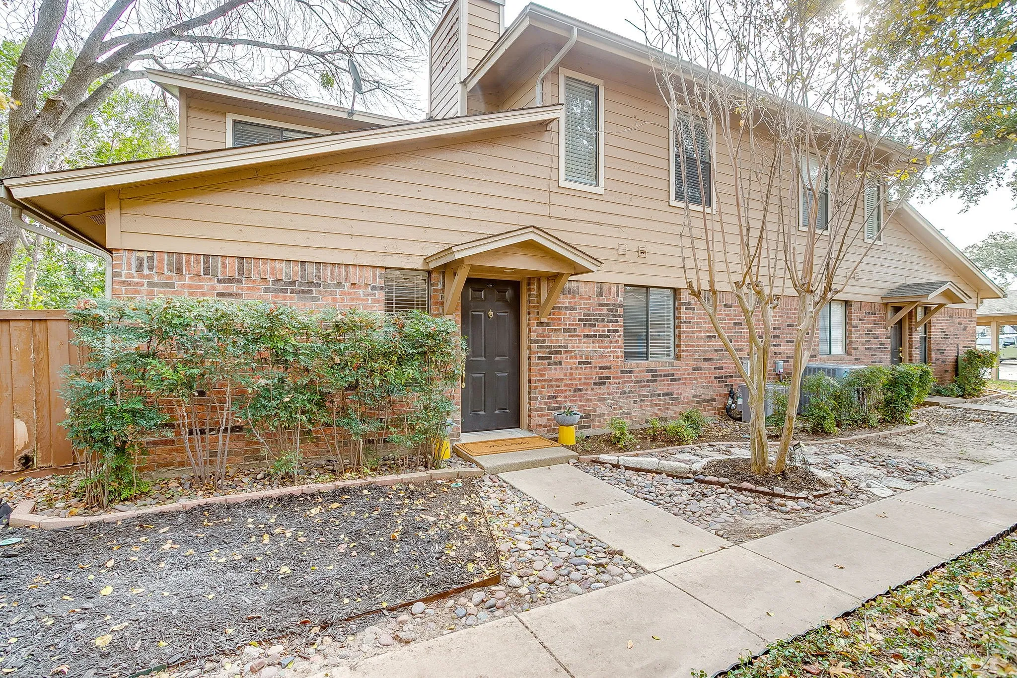 Townhouse For Sale in Tarrant County , 5714 Cedar Creek Drive, Benbrook, Texas 76109, 3 Bedrooms, 2 Bathrooms, Garage spaces, 1,155 Sqft, built in 1984, Price $199,900, mls#21291851, Real Estate Agent in Benbrook, Homes For Sale in Tarrant county, Homes For Sale in Benbrook, Realtor in Benbrook Texas, Real Estate Brokerage Independent Realty Texas, Luminita Cordes Realtor
