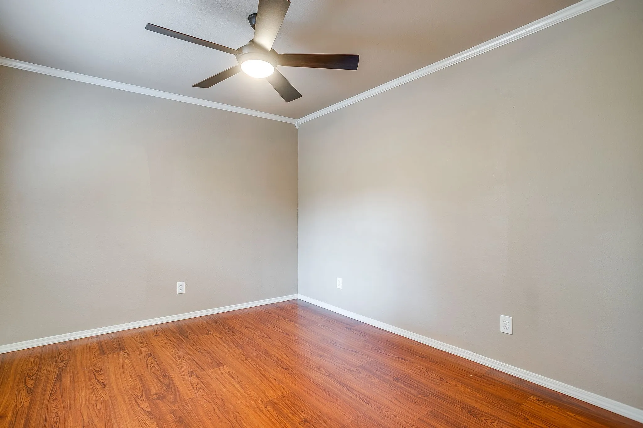 Townhouse For Sale in Tarrant County , 5714 Cedar Creek Drive, Benbrook, Texas 76109, 3 Bedrooms, 2 Bathrooms, Garage spaces, 1,155 Sqft, built in 1984, Price $199,900, mls#21291851, Real Estate Agent in Benbrook, Homes For Sale in Tarrant county, Homes For Sale in Benbrook, Realtor in Benbrook Texas, Real Estate Brokerage Independent Realty Texas, Luminita Cordes Realtor