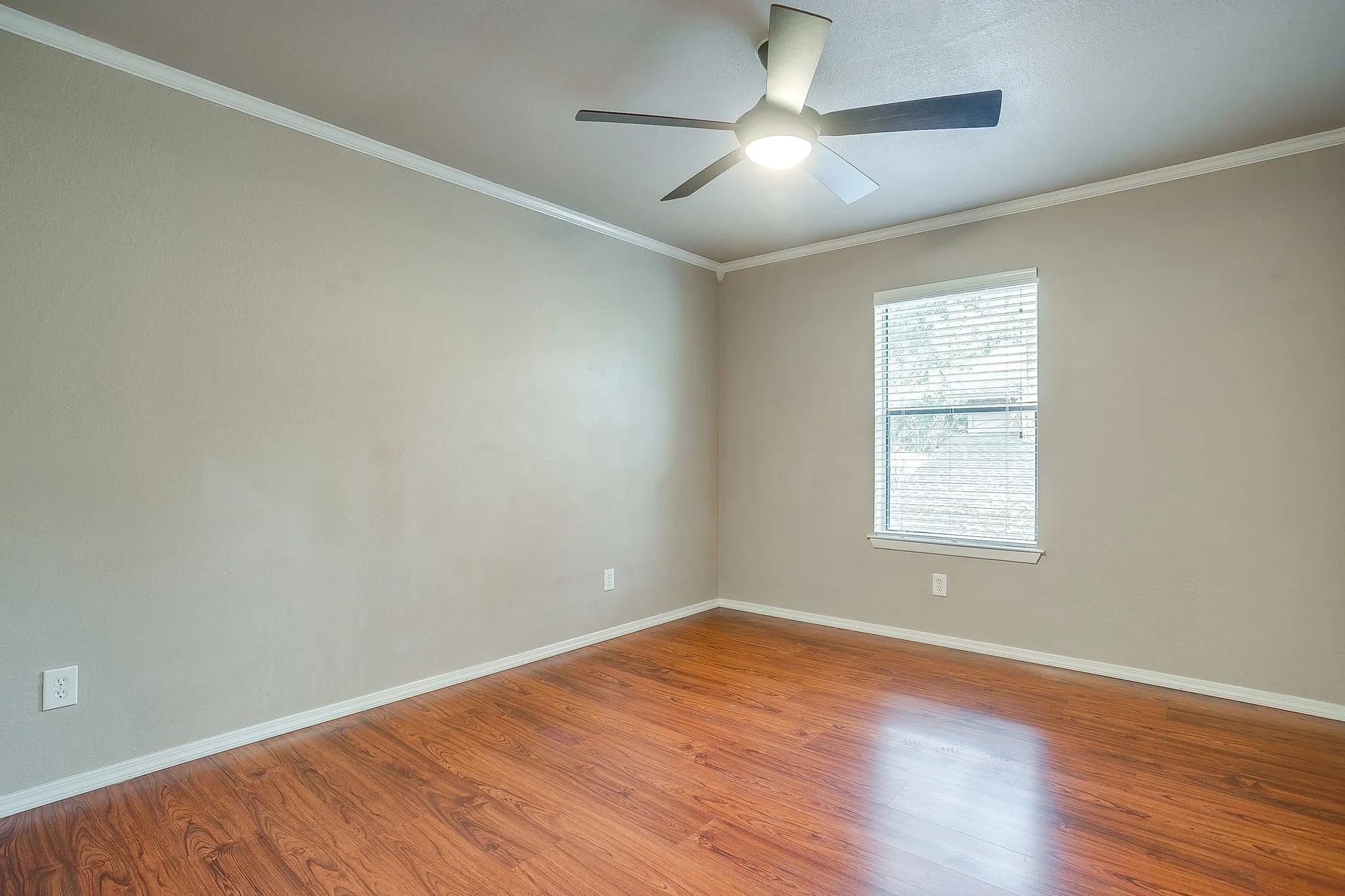 3rd room can be used for office, bedroom, 2nd living area
