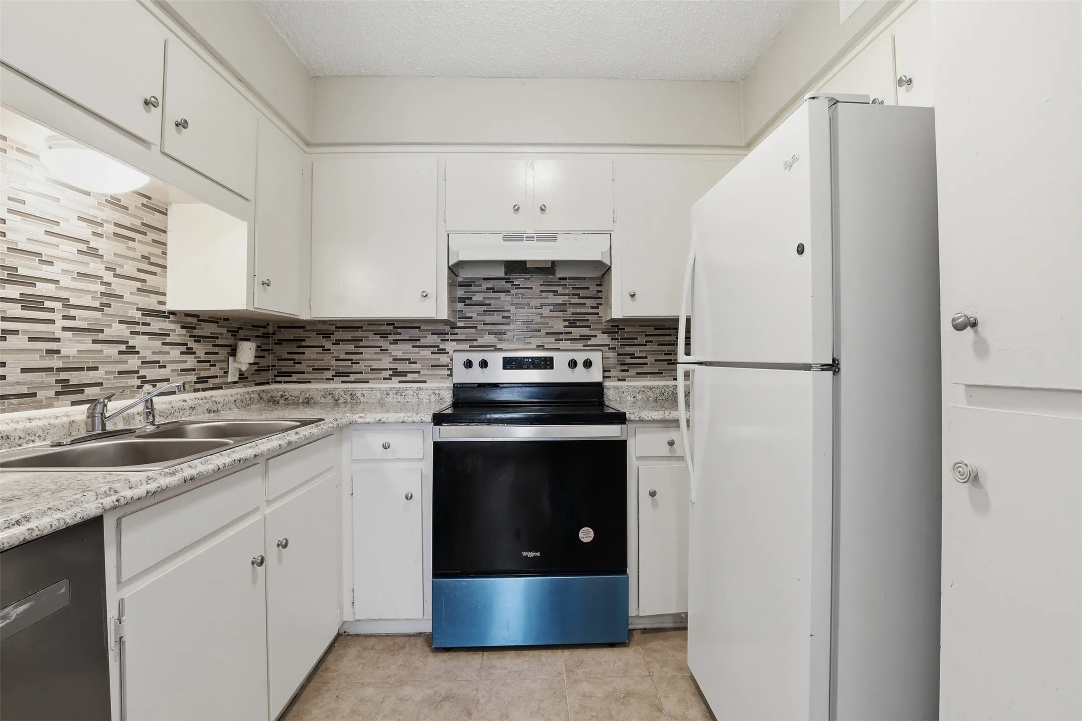 Duplex For Rent in Tarrant County , 6811 Trail Lake Drive, Fort Worth, Texas 76133, 2 Bedroom, 2 Bathroom, Garage spaces, 2,310 Sqft, built in 1970, mls#21291857, Real Estate Agent in Fort Worth, Homes For Rent in Tarrant county, Homes For Rent in Fort Worth, Realtor in Fort Worth Texas, Real Estate Brokerage Independent Realty Texas, Luminita Cordes Realtor