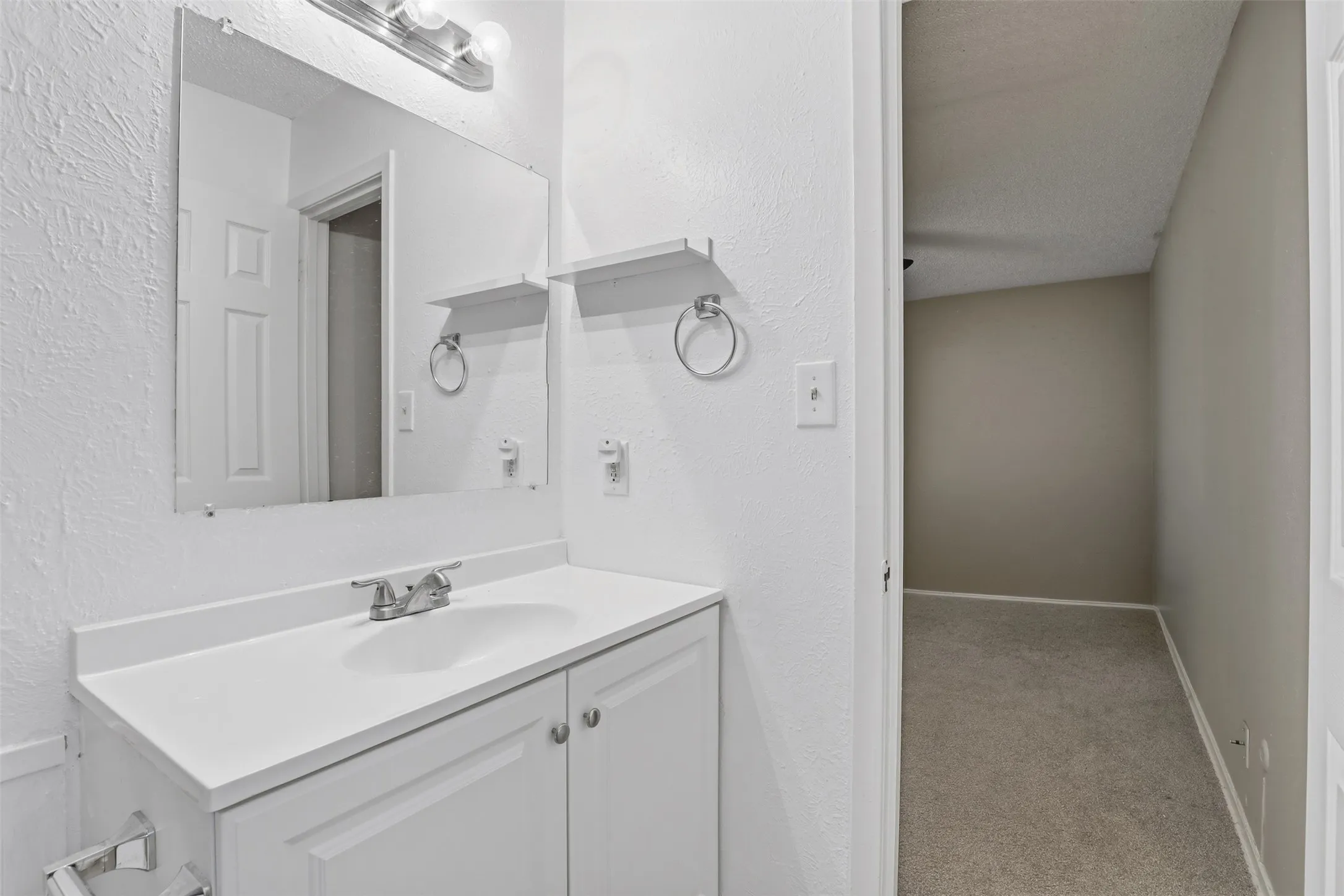 Duplex For Rent in Tarrant County , 6811 Trail Lake Drive, Fort Worth, Texas 76133, 2 Bedroom, 2 Bathroom, Garage spaces, 2,310 Sqft, built in 1970, mls#21291857, Real Estate Agent in Fort Worth, Homes For Rent in Tarrant county, Homes For Rent in Fort Worth, Realtor in Fort Worth Texas, Real Estate Brokerage Independent Realty Texas, Luminita Cordes Realtor