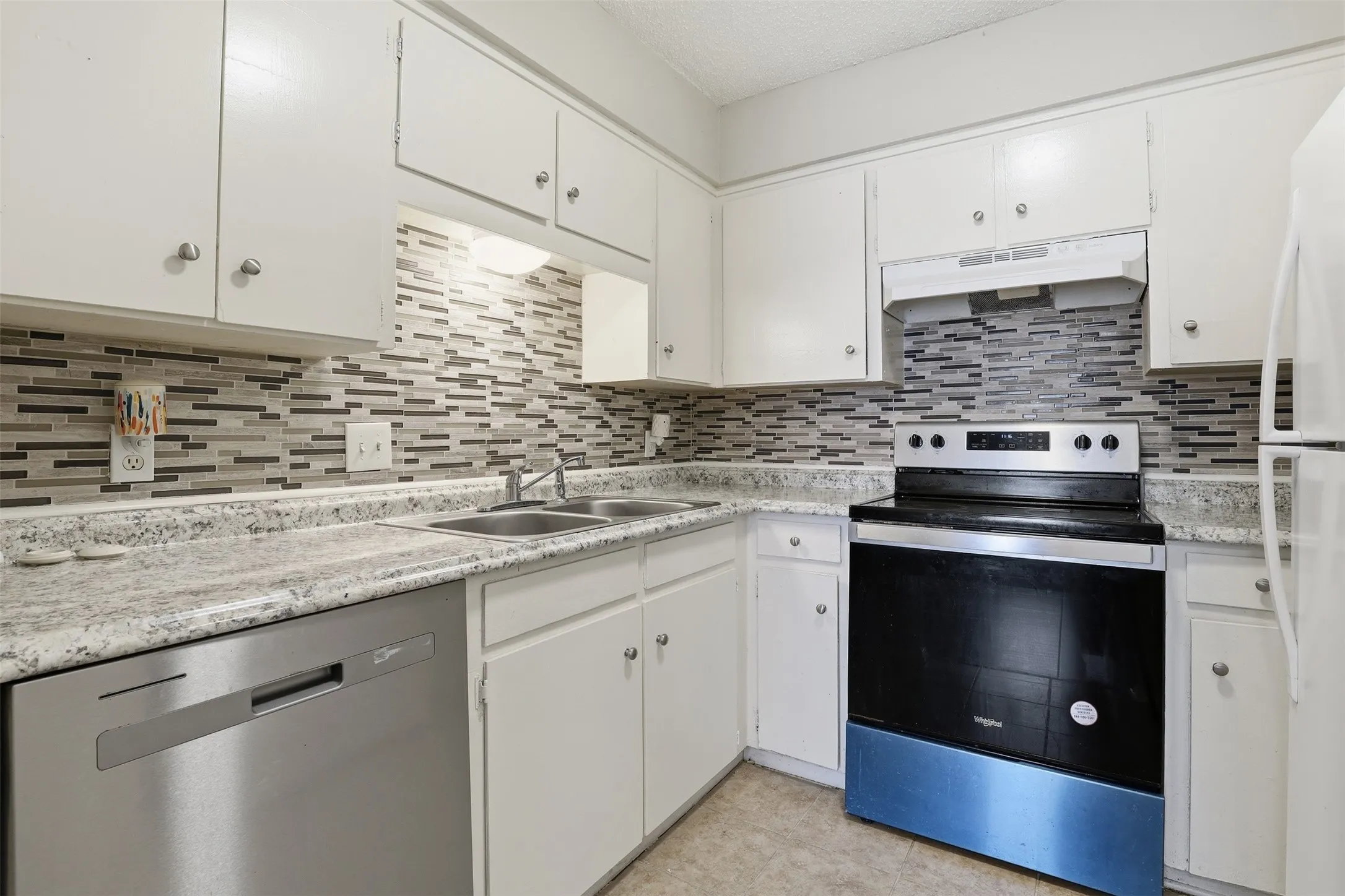 Duplex For Rent in Tarrant County , 6811 Trail Lake Drive, Fort Worth, Texas 76133, 2 Bedroom, 2 Bathroom, Garage spaces, 2,310 Sqft, built in 1970, mls#21291857, Real Estate Agent in Fort Worth, Homes For Rent in Tarrant county, Homes For Rent in Fort Worth, Realtor in Fort Worth Texas, Real Estate Brokerage Independent Realty Texas, Luminita Cordes Realtor